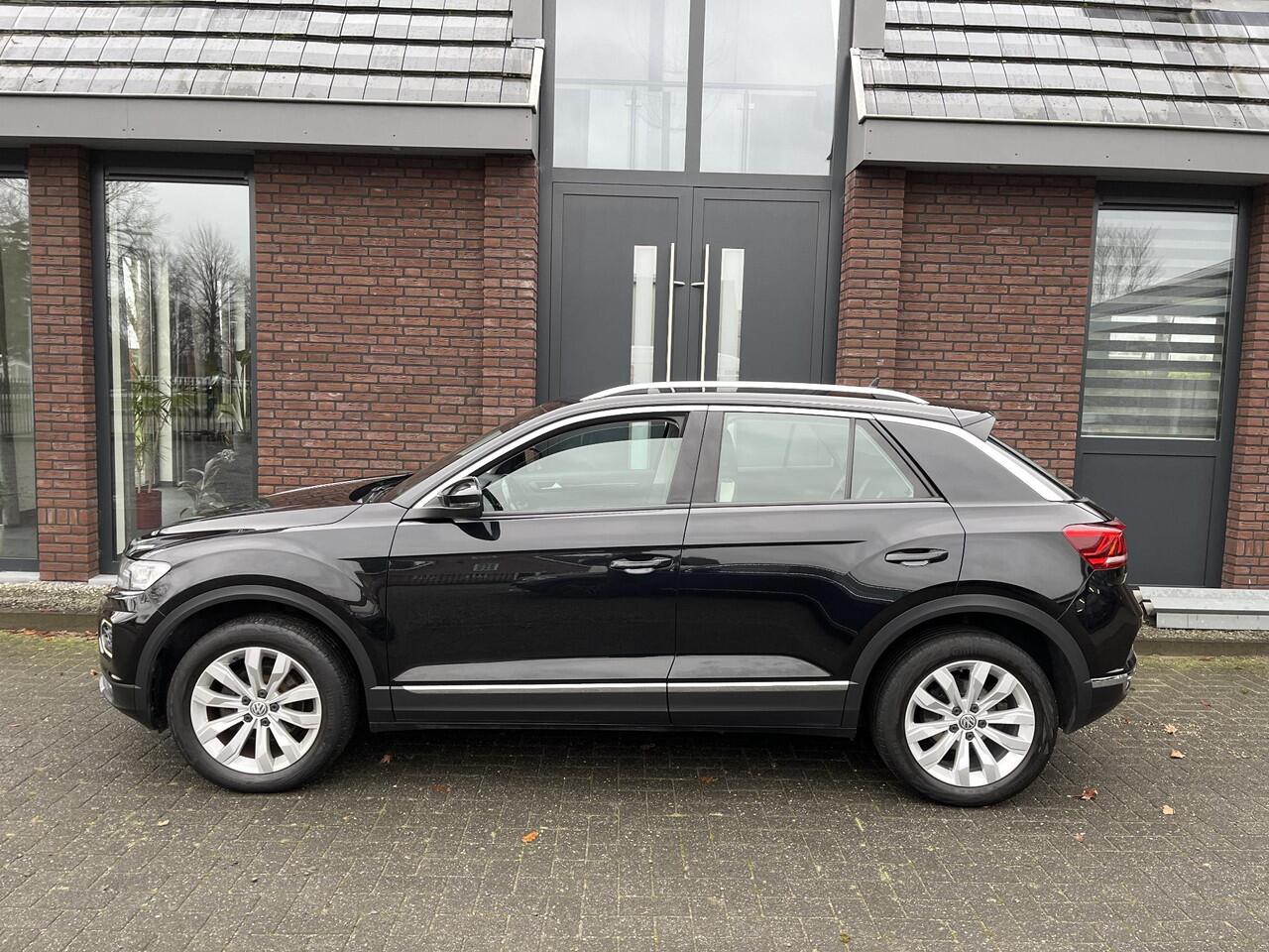 Volkswagen T-Roc 1.5 TSI Sport VIRTUAL DASBOARD | LED | TREKHAAK | ELEC. A. KLEP | ADAPTIVE CRUISE CONTROL | CAMERA | APPLE/ANDROID CARPLAY
