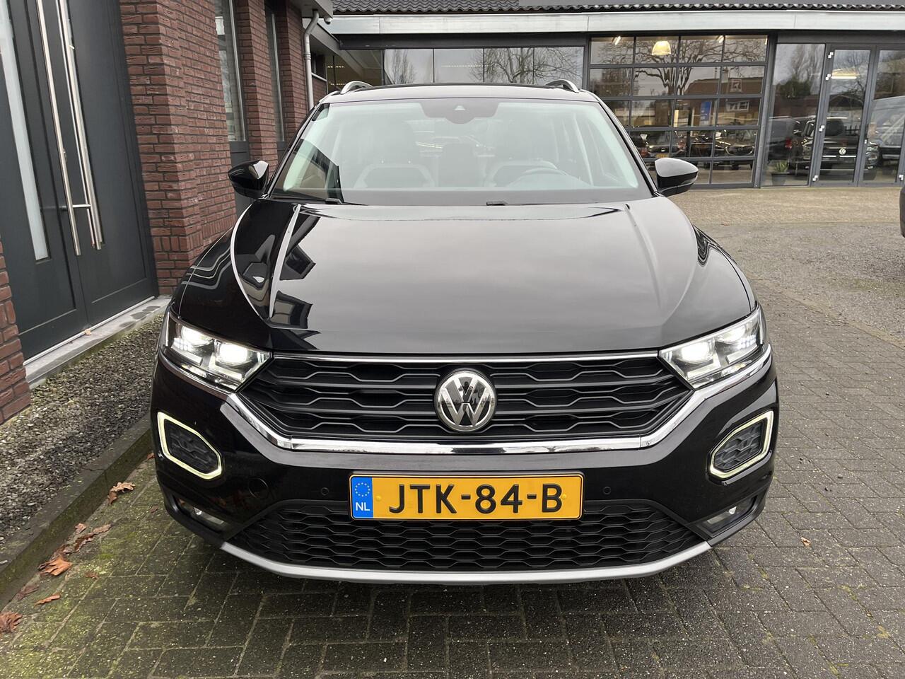 Volkswagen T-Roc 1.5 TSI Sport VIRTUAL DASBOARD | LED | TREKHAAK | ELEC. A. KLEP | ADAPTIVE CRUISE CONTROL | CAMERA | APPLE/ANDROID CARPLAY