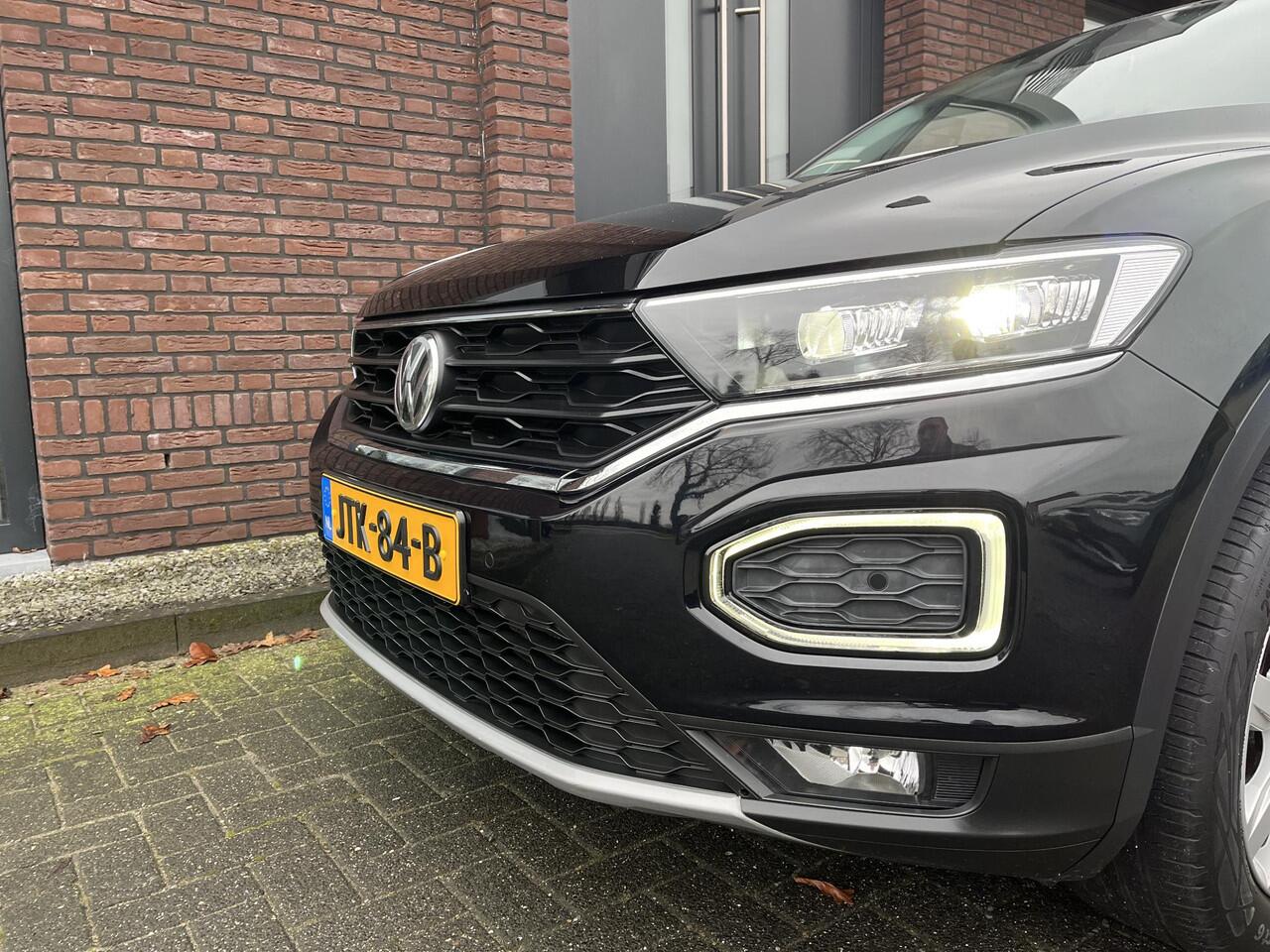 Volkswagen T-Roc 1.5 TSI Sport VIRTUAL DASBOARD | LED | TREKHAAK | ELEC. A. KLEP | ADAPTIVE CRUISE CONTROL | CAMERA | APPLE/ANDROID CARPLAY