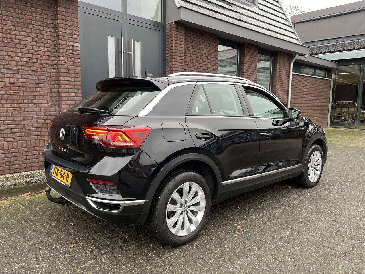Volkswagen T-Roc 1.5 TSI Sport VIRTUAL DASBOARD | LED | TREKHAAK | ELEC. A. KLEP | ADAPTIVE CRUISE CONTROL | CAMERA | APPLE/ANDROID CARPLAY