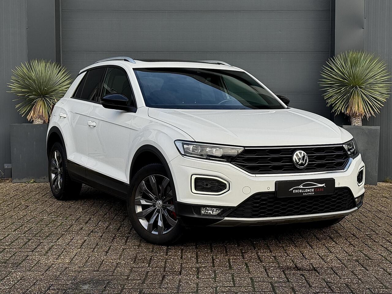 Volkswagen T-Roc 1.5 TSI Sport Pano Virtual Automaat Black style
