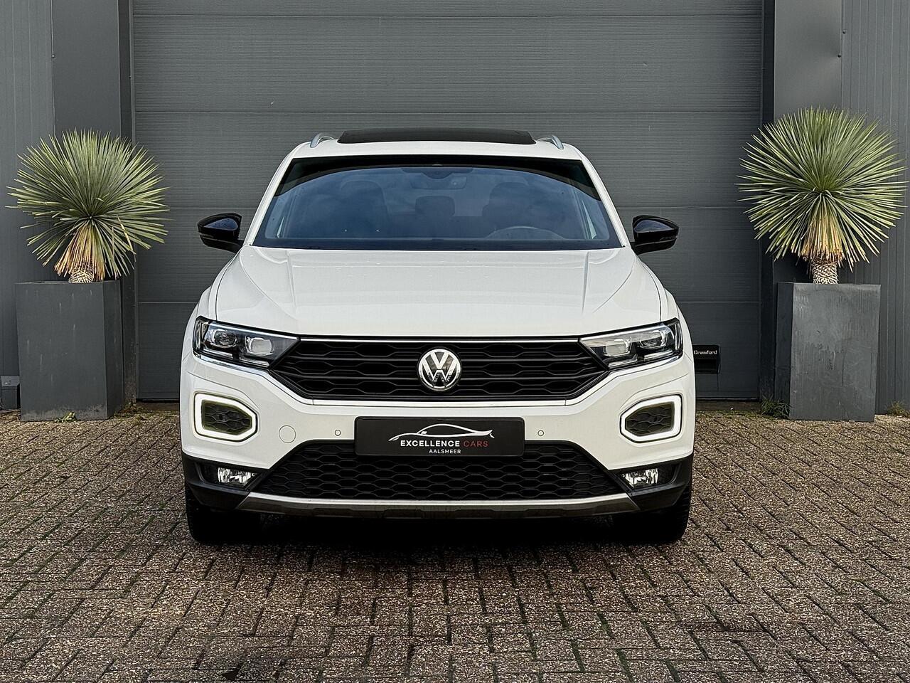 Volkswagen T-Roc 1.5 TSI Sport Pano Virtual Automaat Black style