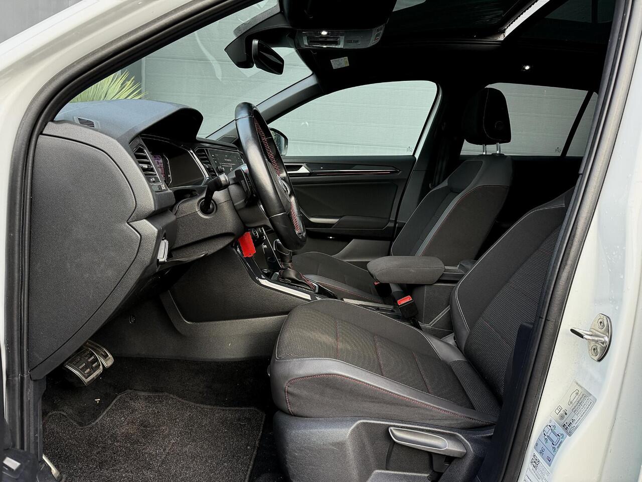 Volkswagen T-Roc 1.5 TSI Sport Pano Virtual Automaat Black style