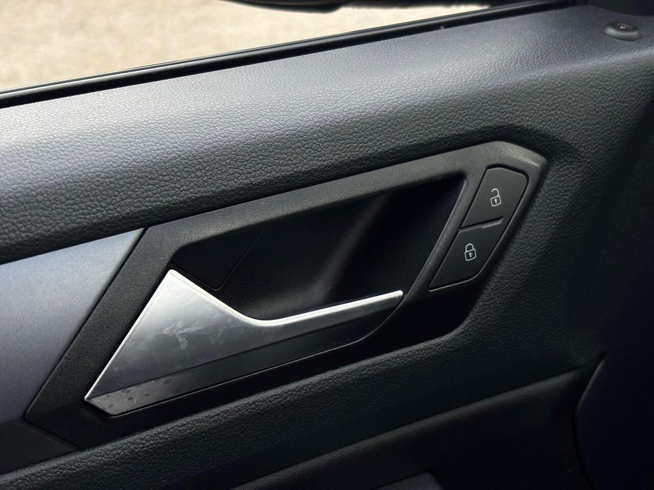 Volkswagen T-Roc Cabrio 1.5 TSI R-Line , Stoel/Stuurverwarming, lederen bekleding, Adaptive Cruise Control, Dodehoekassistentie, Enz...