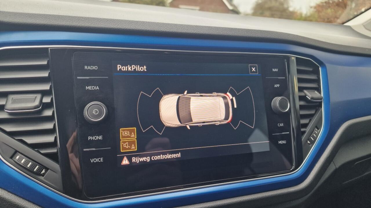 Volkswagen T-Roc 1.0 TSI Style, Beats, Stoelverwarming, NL Auto!