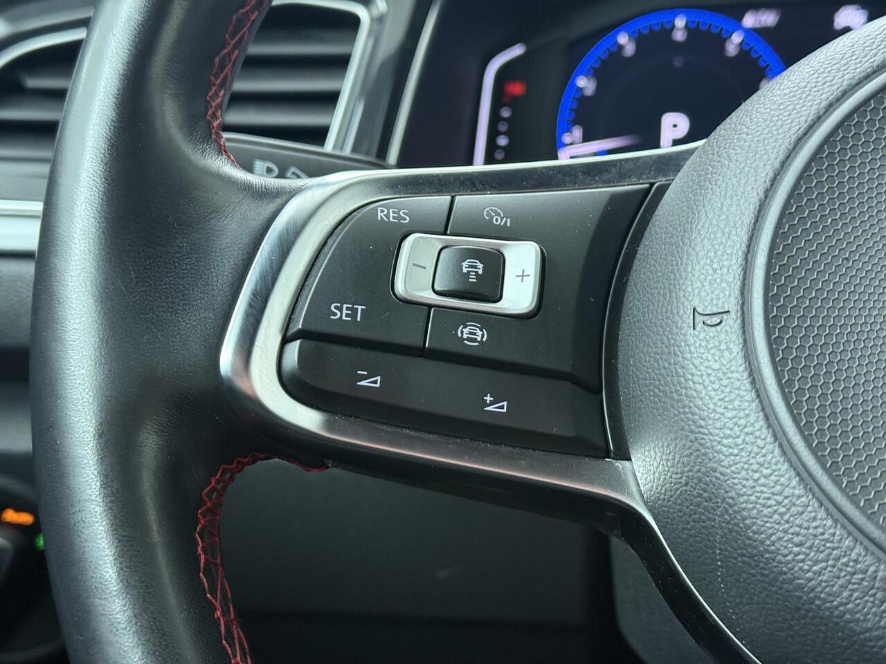 Volkswagen T-Roc 1.5 TSI Sport Business R | 150 PK | Automaat | Multifunctioneel stuurwiel | Cruisecontrol | Achteruitrijcamera |