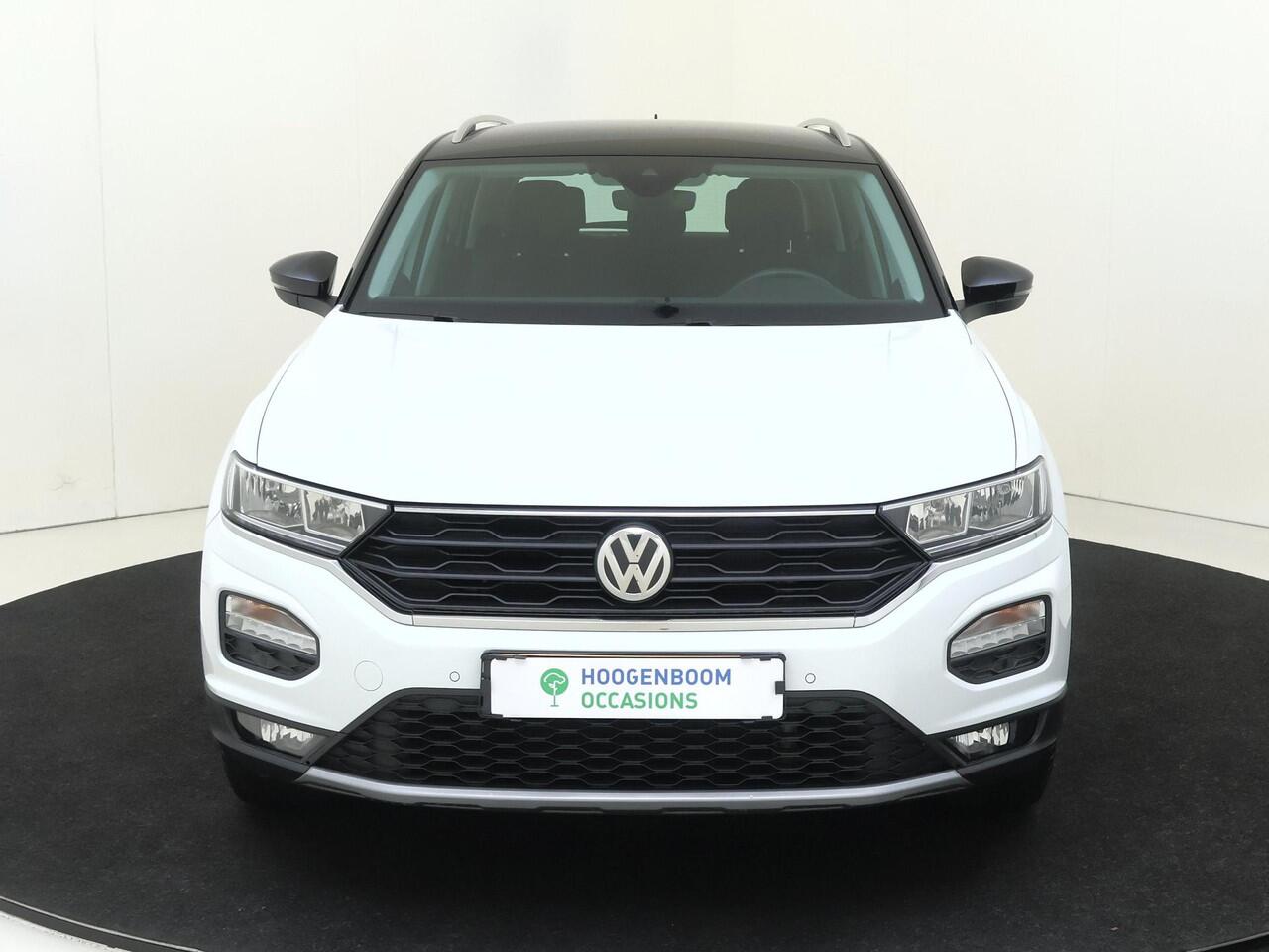 Volkswagen T-Roc 1.0 TSI Style Business | Parkeersensoren | Adaptieve cruise control | CarPlay | Navigatie | Airco | Elektrisch inklapbare buitenspiegels |