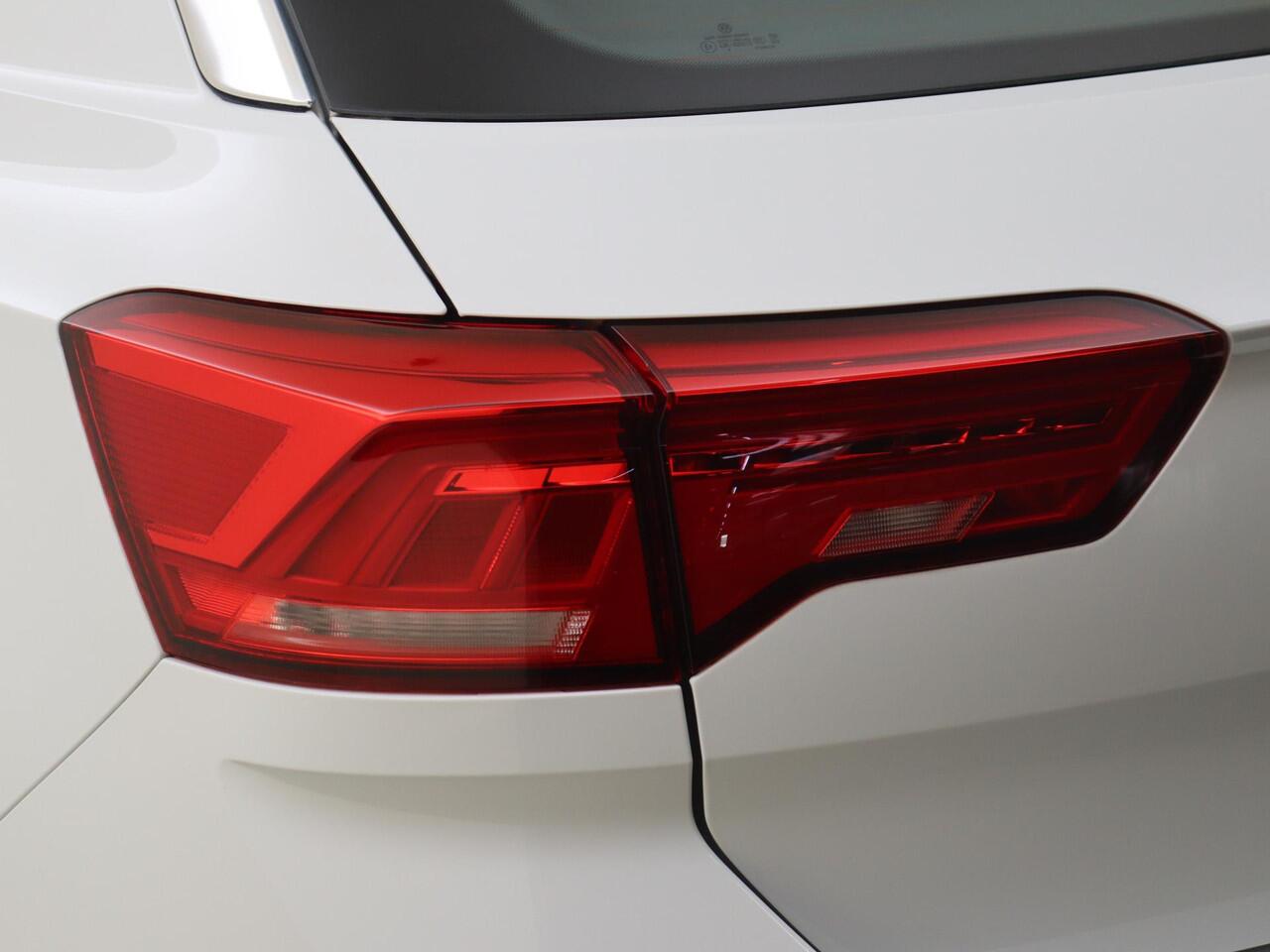 Volkswagen T-Roc 1.0 TSI Style Business | Parkeersensoren | Adaptieve cruise control | CarPlay | Navigatie | Airco | Elektrisch inklapbare buitenspiegels |