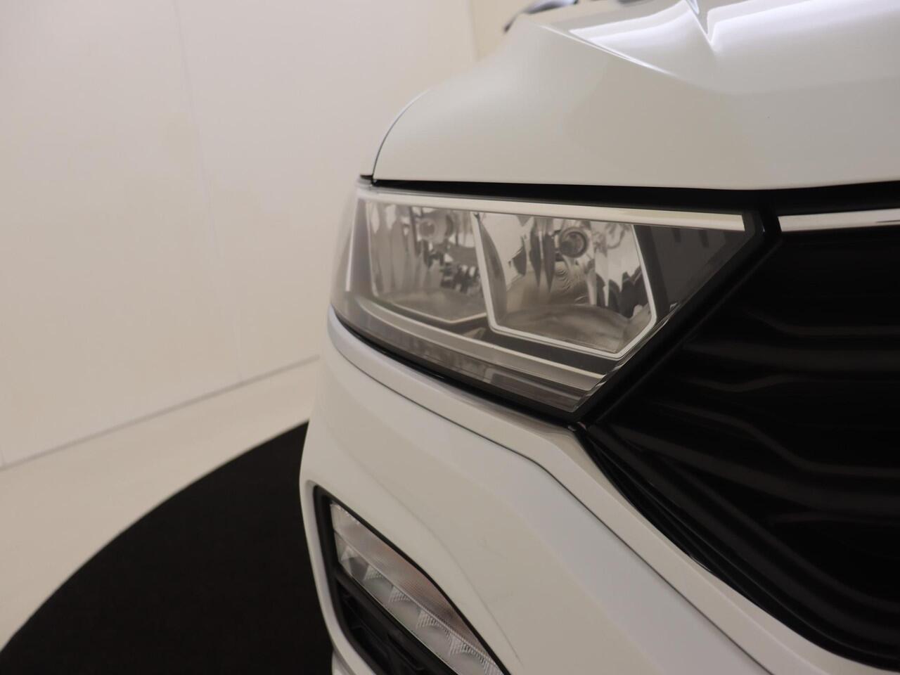 Volkswagen T-Roc 1.0 TSI Style Business | Parkeersensoren | Adaptieve cruise control | CarPlay | Navigatie | Airco | Elektrisch inklapbare buitenspiegels |