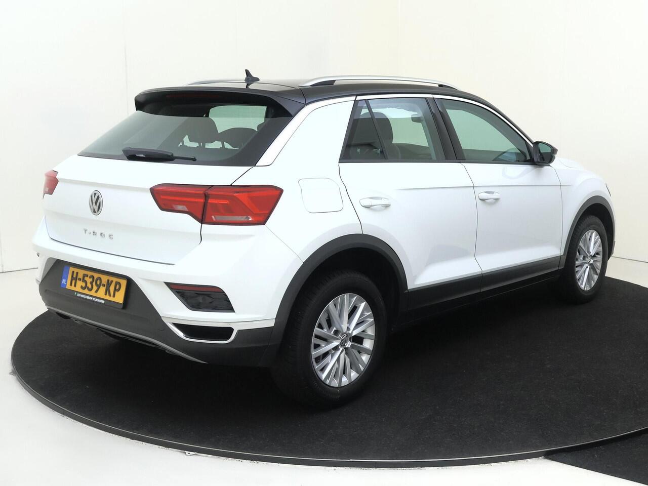Volkswagen T-Roc 1.0 TSI Style Business | Parkeersensoren | Adaptieve cruise control | CarPlay | Navigatie | Airco | Elektrisch inklapbare buitenspiegels |