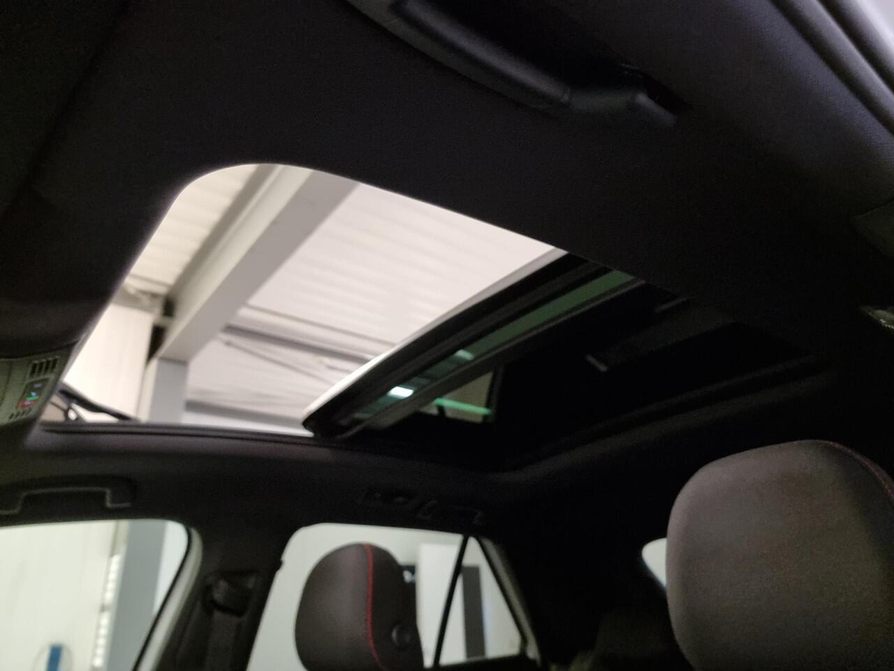 Volkswagen T-Roc 1.5 TSI Sport | Open dak | Navigatie | Achteruitrijcamera |