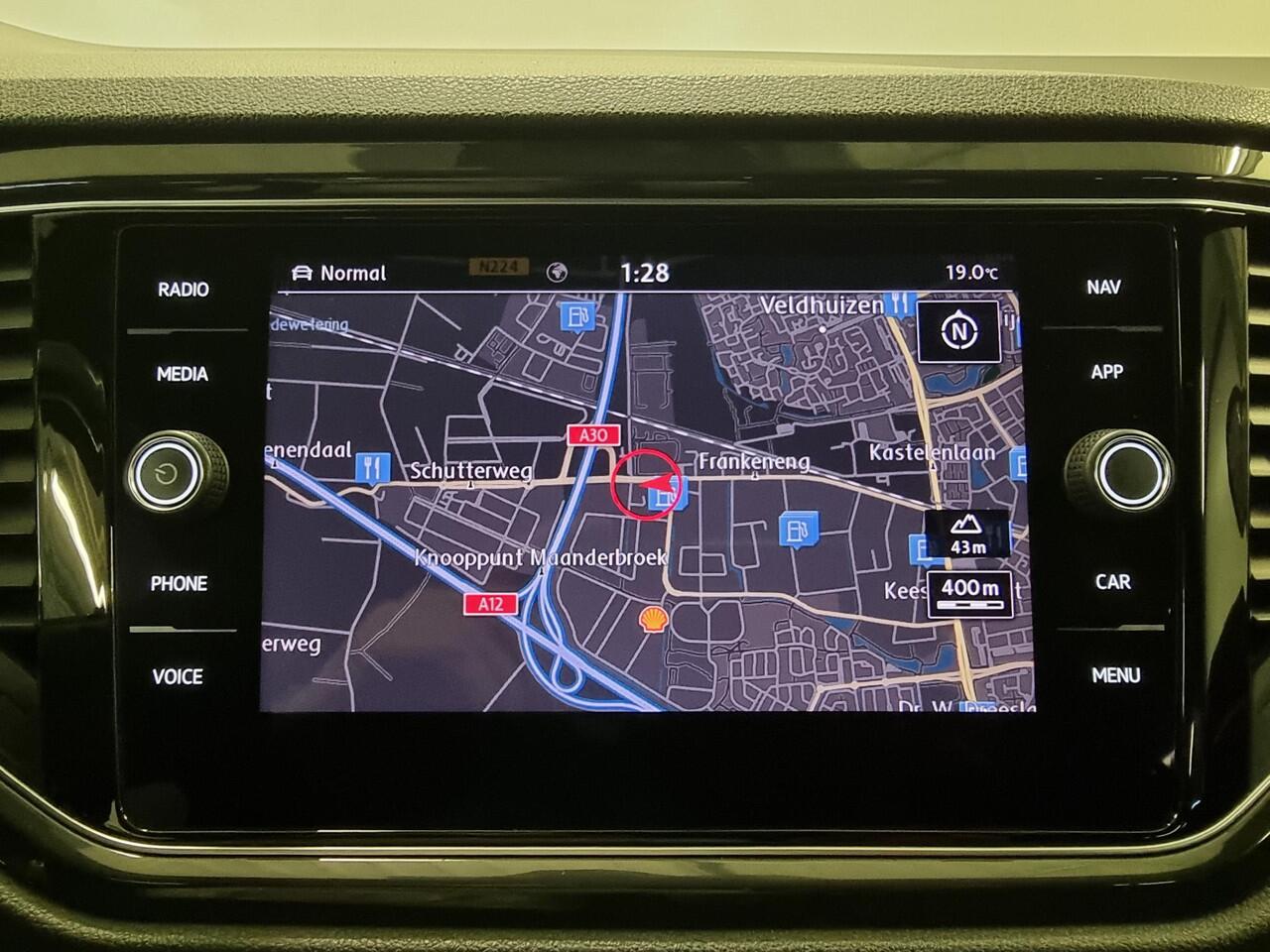 Volkswagen T-Roc 1.5 TSI Sport | Open dak | Navigatie | Achteruitrijcamera |