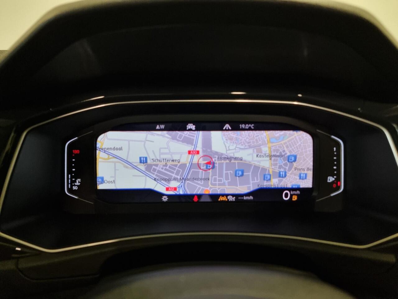 Volkswagen T-Roc 1.5 TSI Sport | Open dak | Navigatie | Achteruitrijcamera |