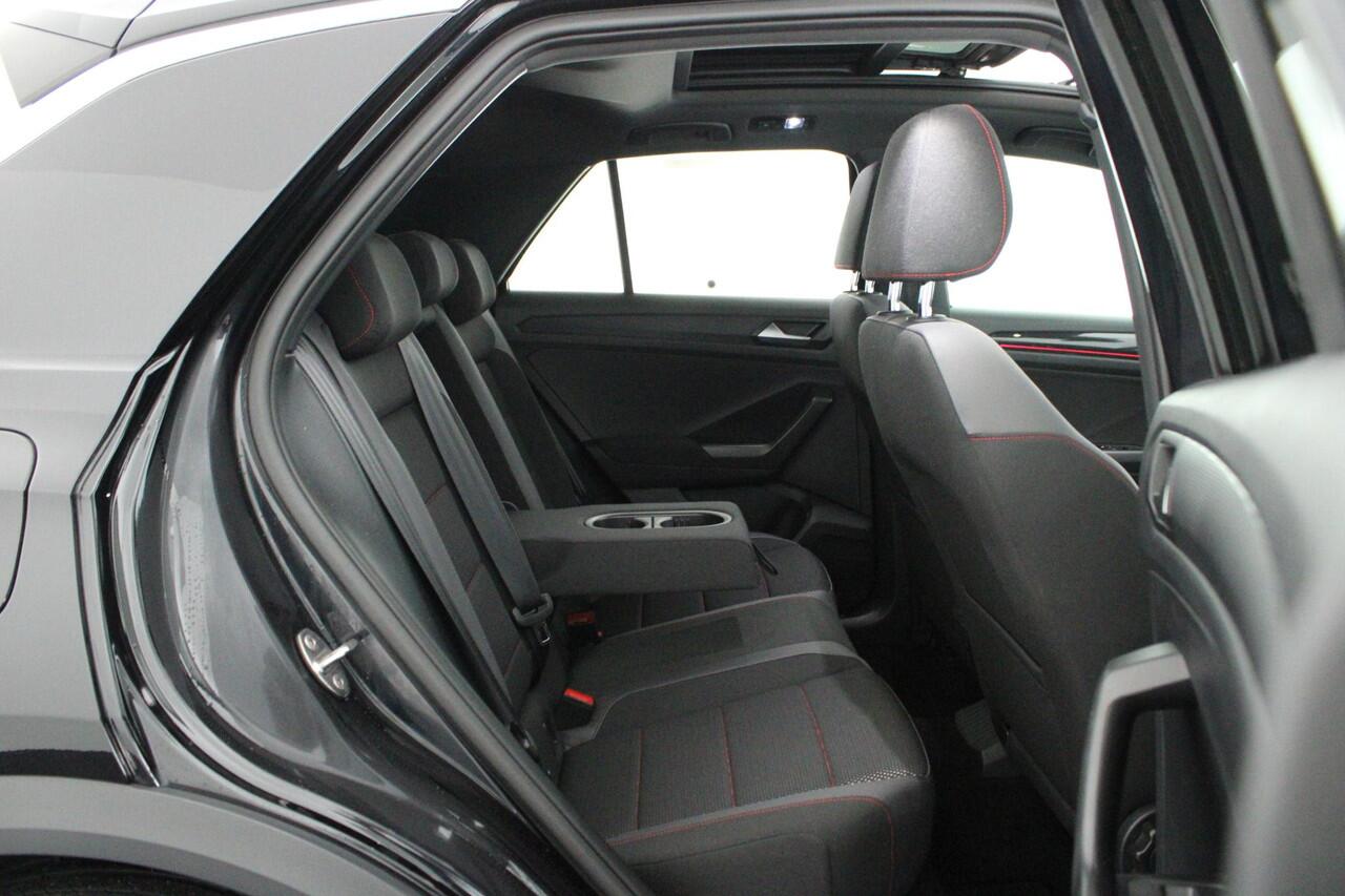 Volkswagen T-Roc 1.5 TSI 150pk DSG R-Line Sport Trekhaak Led Virtual Cockpit Navigatie Panoramadak