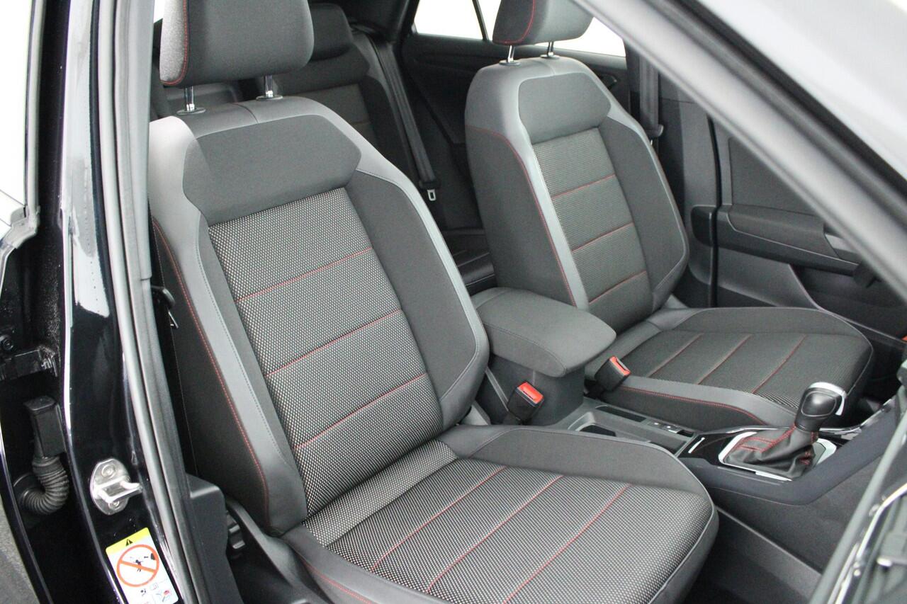 Volkswagen T-Roc 1.5 TSI 150pk DSG R-Line Sport Trekhaak Led Virtual Cockpit Navigatie Panoramadak