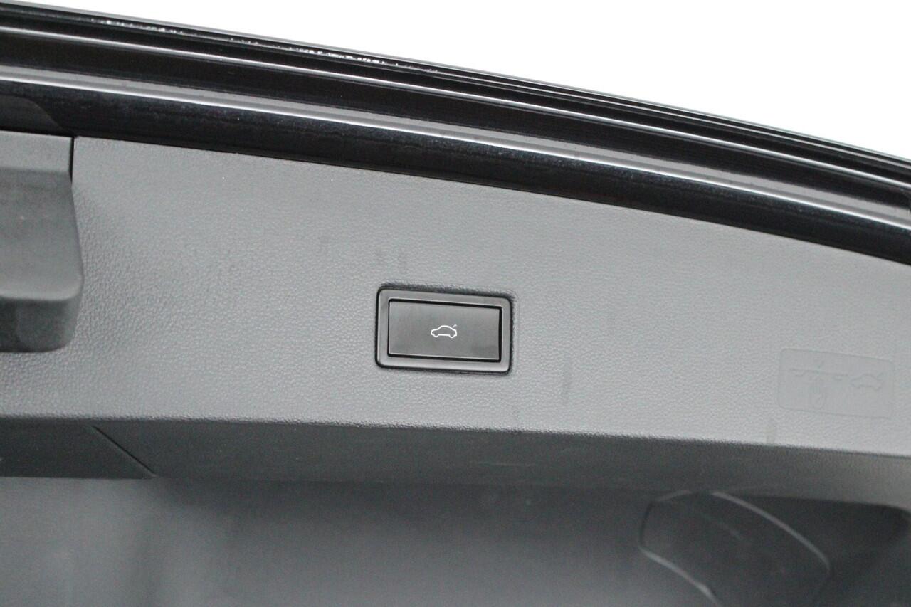 Volkswagen T-Roc 1.5 TSI 150pk DSG R-Line Sport Trekhaak Led Virtual Cockpit Navigatie Panoramadak