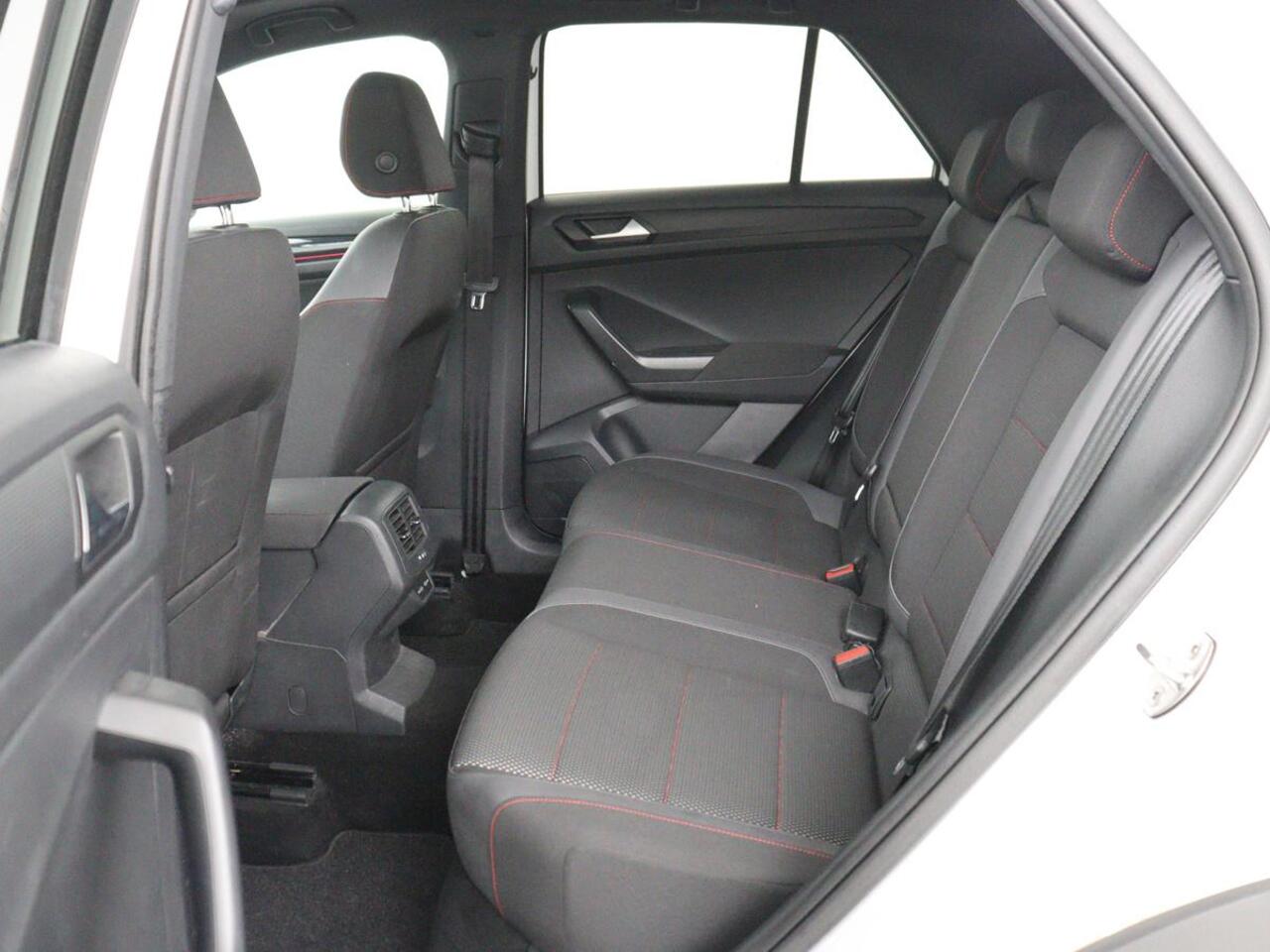 Volkswagen T-Roc 1.5 TSI Sport | Panoramadak | Adaptive cruise | Keyless | Carplay | Navigatie | Full LED | Virtual Cockpit | Climate control | Parkeerhulp | Bluetooth