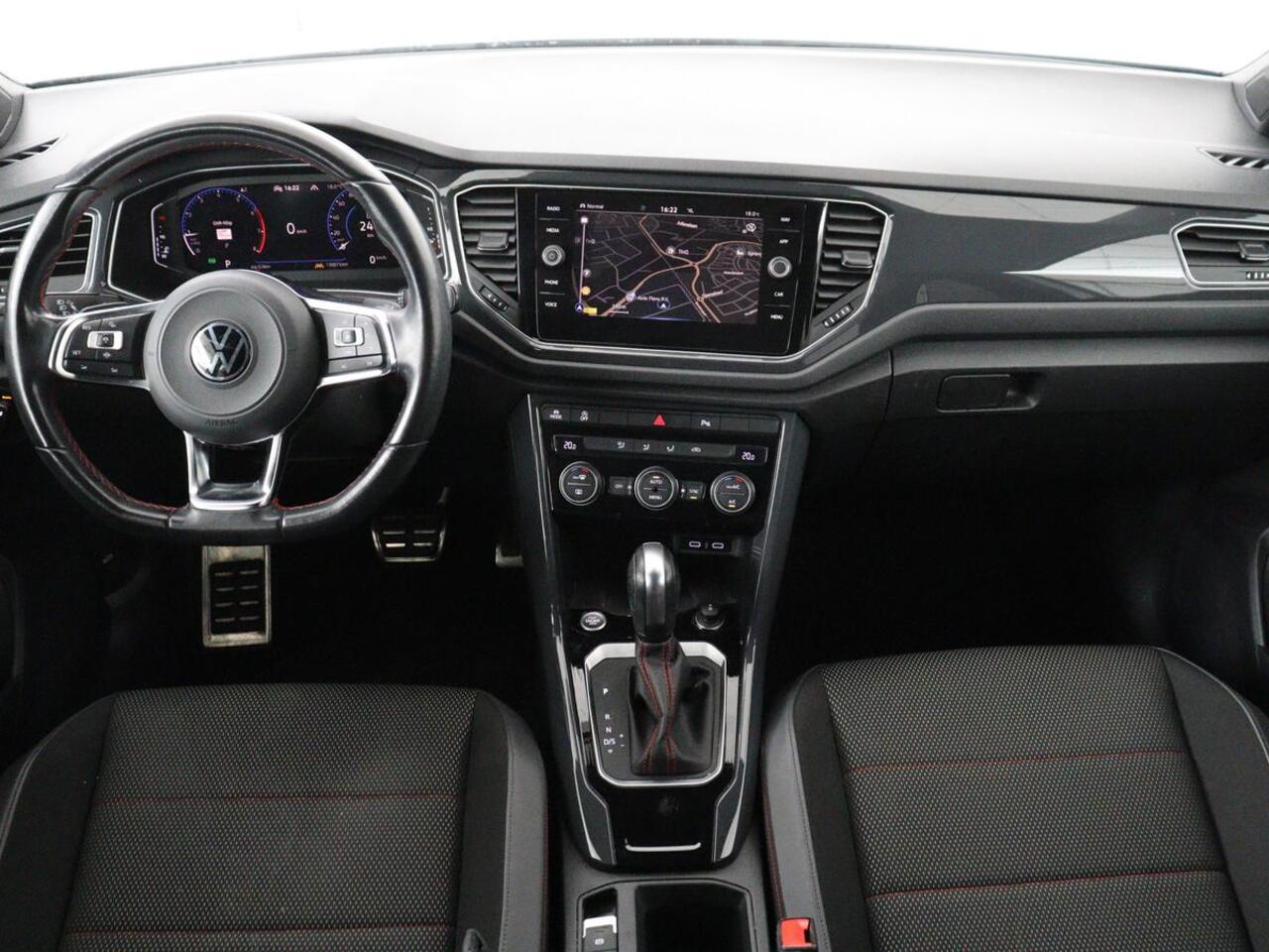 Volkswagen T-Roc 1.5 TSI Sport | Panoramadak | Adaptive cruise | Keyless | Carplay | Navigatie | Full LED | Virtual Cockpit | Climate control | Parkeerhulp | Bluetooth