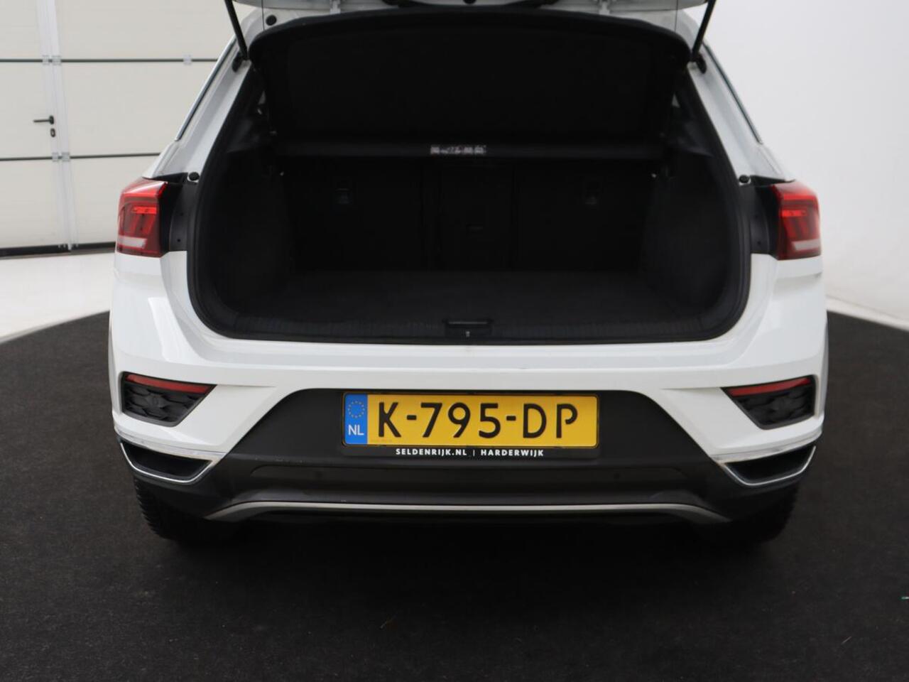 Volkswagen T-Roc 1.5 TSI Sport | Panoramadak | Adaptive cruise | Keyless | Carplay | Navigatie | Full LED | Virtual Cockpit | Climate control | Parkeerhulp | Bluetooth