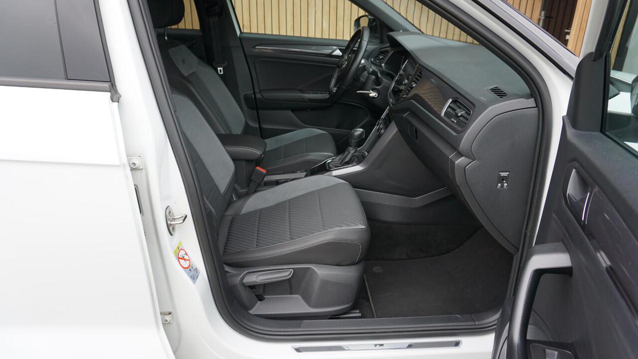 Volkswagen T-Roc 1.5 TSI 150pk DSG 2x R-Line Virtual Cockpit Beats 19inch LM Suzuka LED Adaptive Cruise *1e Eigenaar* 60791km!