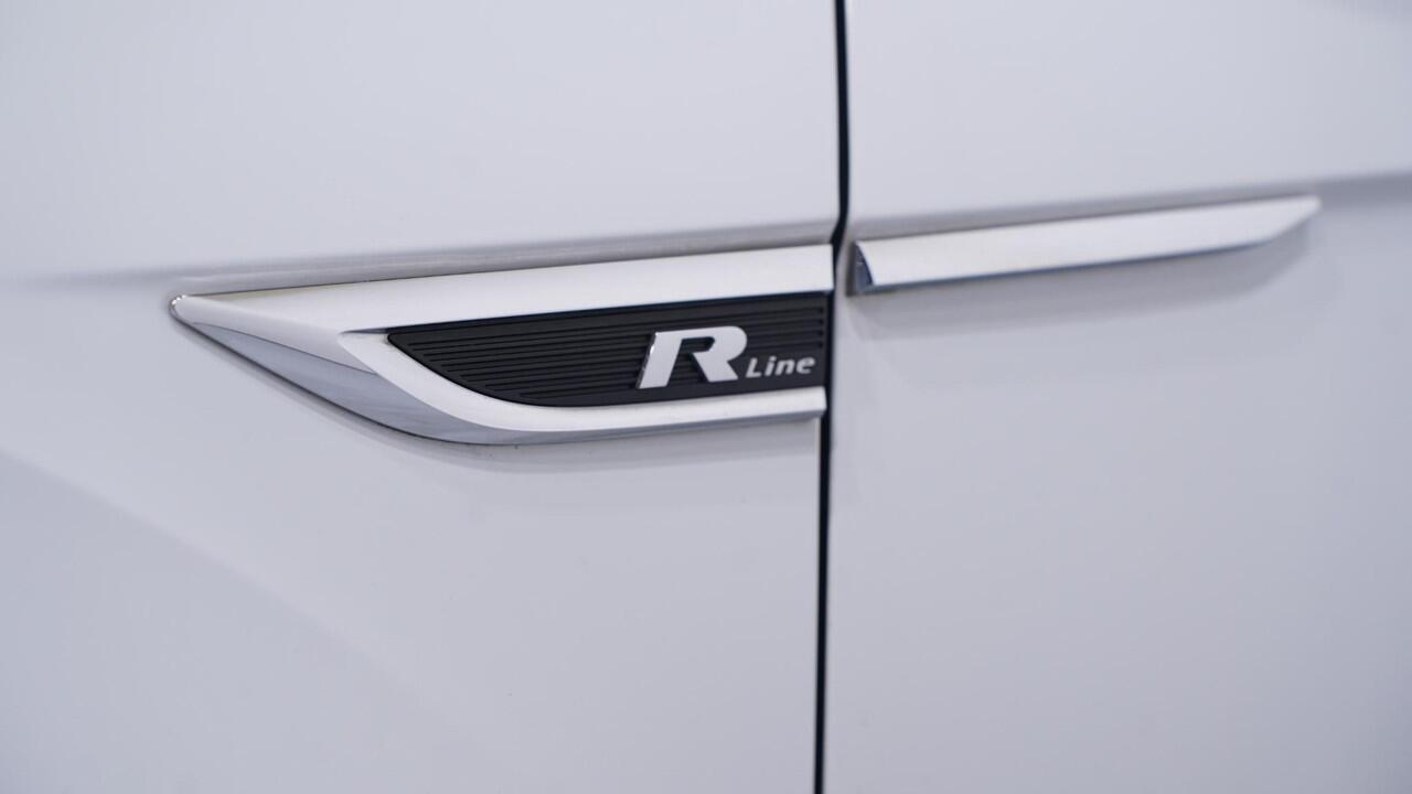 Volkswagen T-Roc 1.5 TSI R Line 1e Eig. NAP Led koplampen Panodak R-Line int./ext. 19 Inch Stoelverwarming