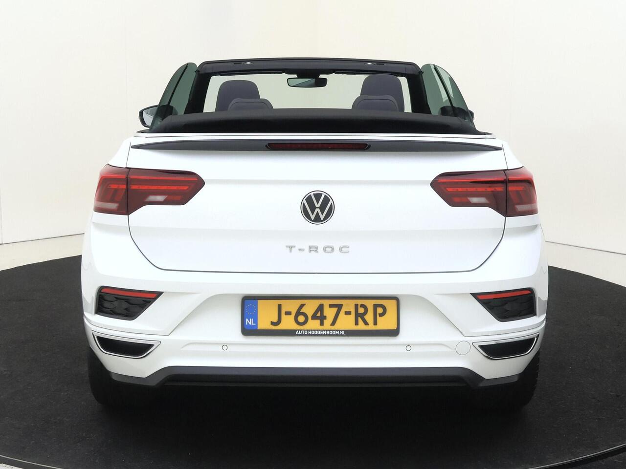 Volkswagen T-Roc Cabrio 1.5 TSI R-Line | Keyless | Navigatie | Digital cockpit Pro | Adaptieve cruise control | LED Plus verlichting | Dodehoek detectie | Elektrisch inklapbare buitenspiegels |