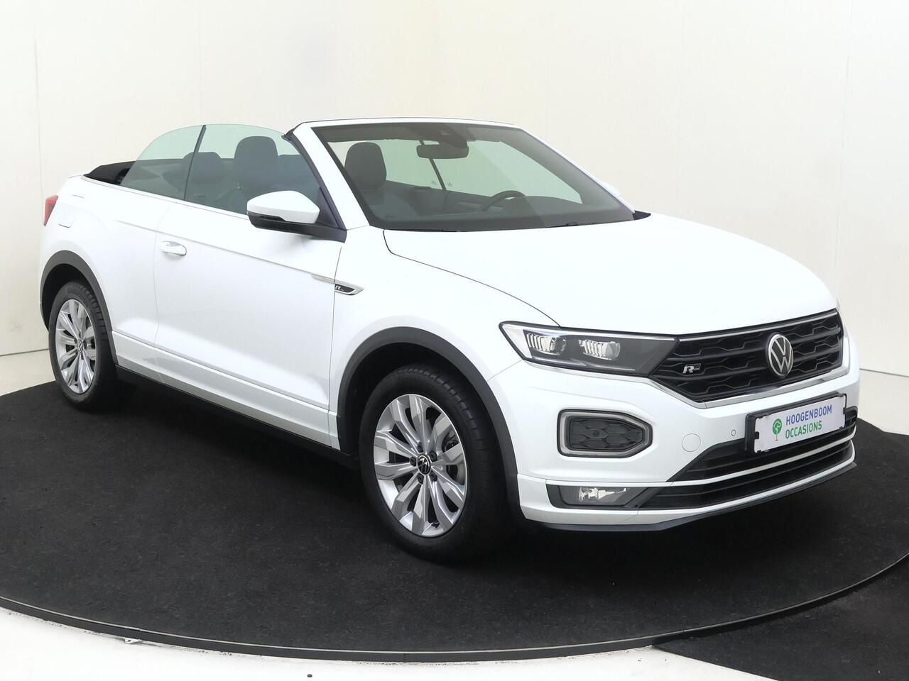 Volkswagen T-Roc Cabrio 1.5 TSI R-Line | Keyless | Navigatie | Digital cockpit Pro | Adaptieve cruise control | LED Plus verlichting | Dodehoek detectie | Elektrisch inklapbare buitenspiegels |