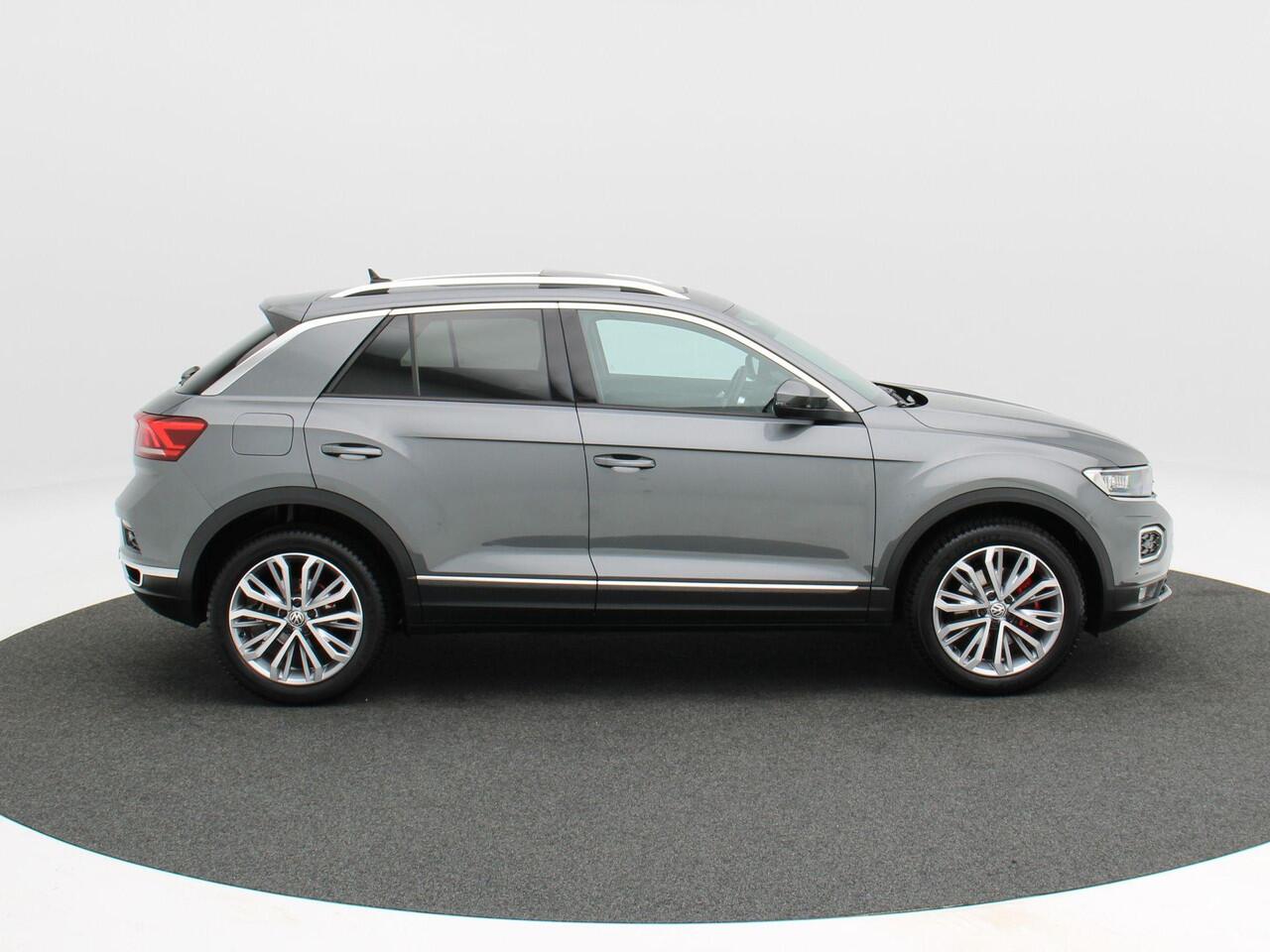 Volkswagen T-Roc 1.5 TSi 150 Pk Automaat Sport | Panoramadak | Trekhaak | Camera | Adaptive Cruise | Navigatie | CarPlay | Climatronic | 18 Inch | 80.070 Km !!