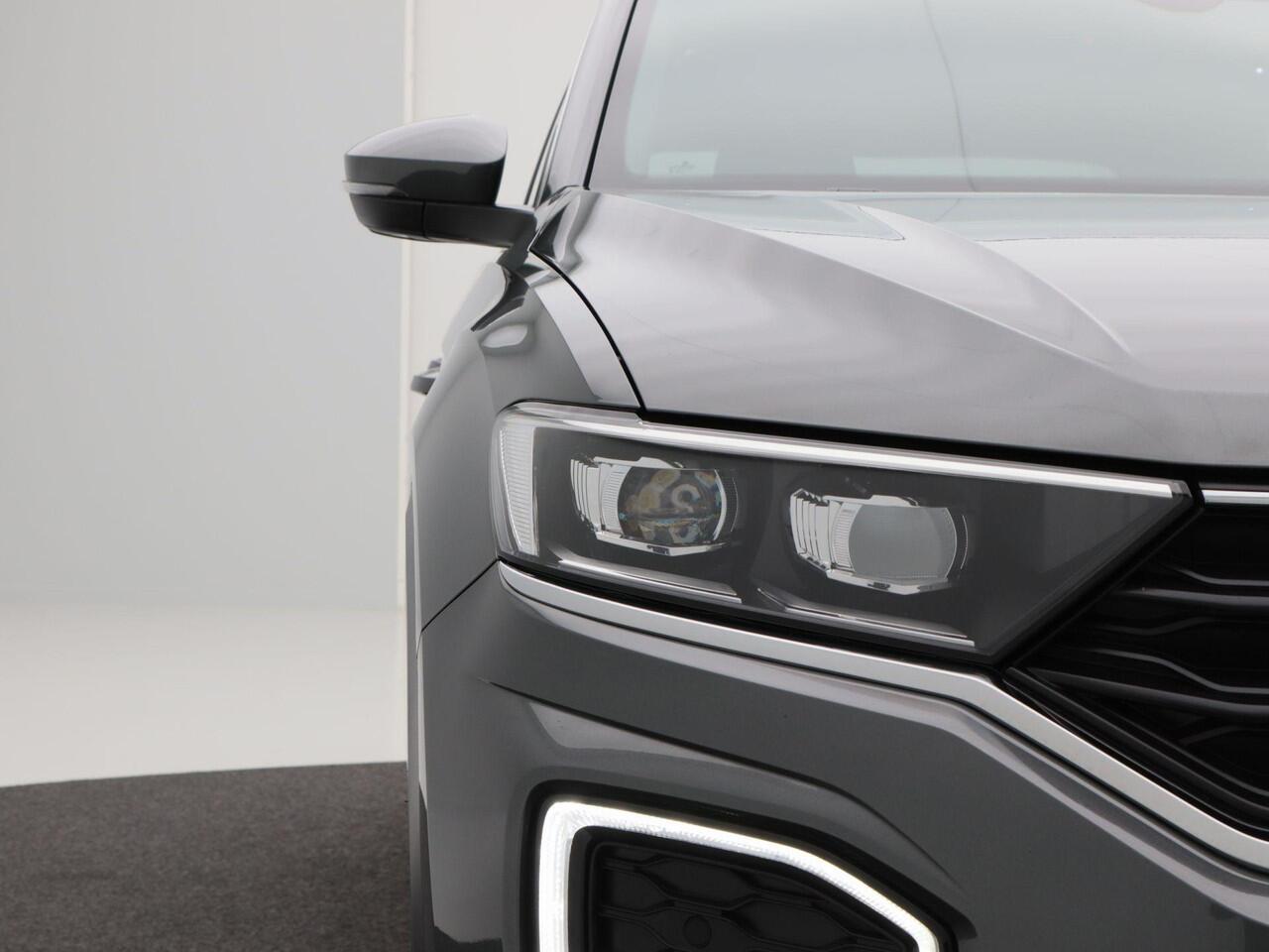 Volkswagen T-Roc 1.5 TSi 150 Pk Automaat Sport | Panoramadak | Trekhaak | Camera | Adaptive Cruise | Navigatie | CarPlay | Climatronic | 18 Inch | 80.070 Km !!