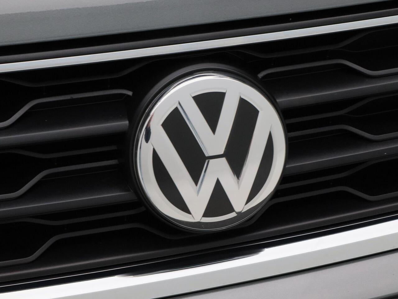 Volkswagen T-Roc 1.5 TSi 150 Pk Automaat Sport | Panoramadak | Trekhaak | Camera | Adaptive Cruise | Navigatie | CarPlay | Climatronic | 18 Inch | 80.070 Km !!