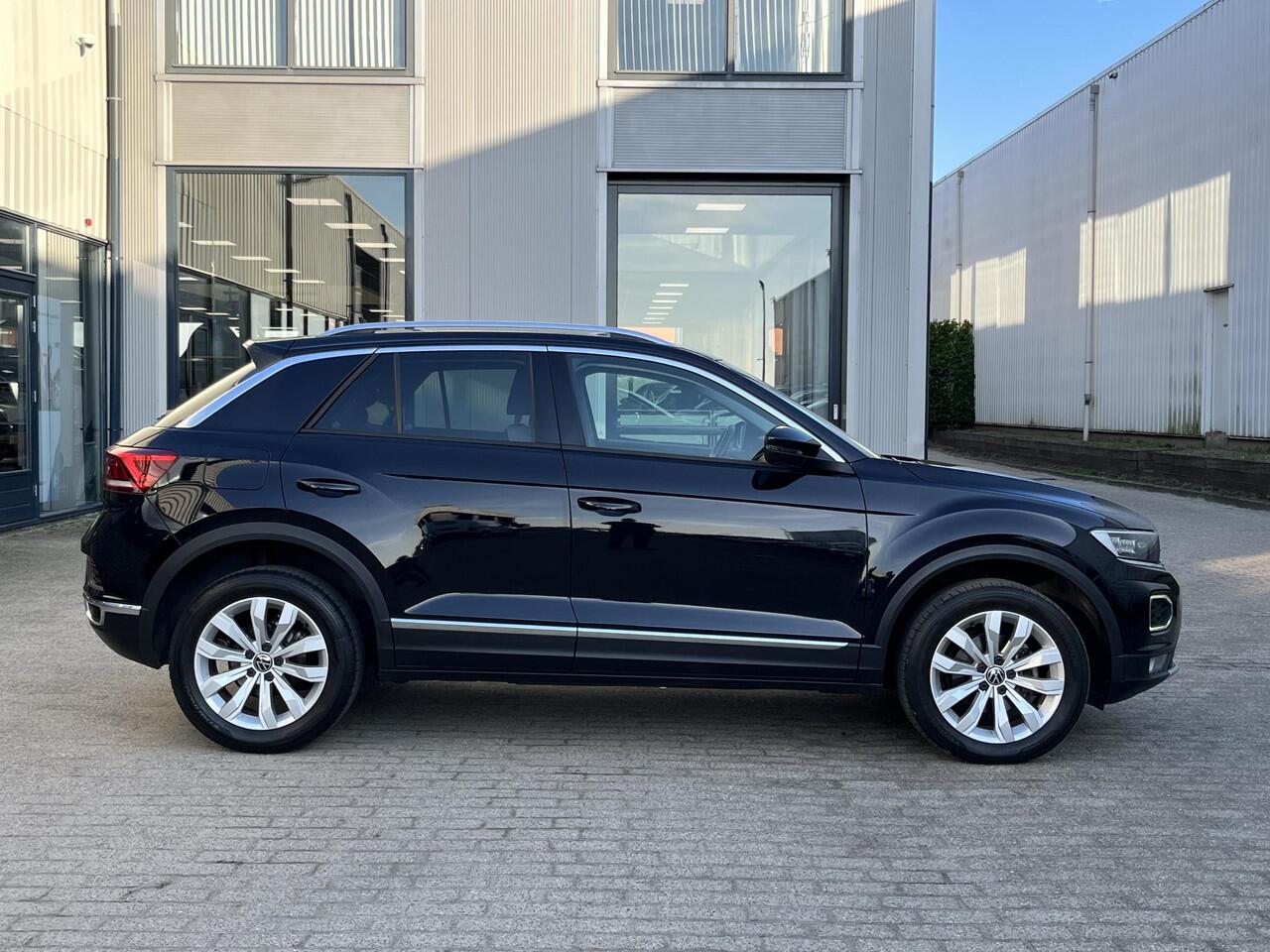 Volkswagen T-Roc 1.5 TSI Sport | Navi/Automaat/Stuur+Stoelverwarming/17"/Adapt.Cruise/Clima/Apple CarPlay-Android Auto