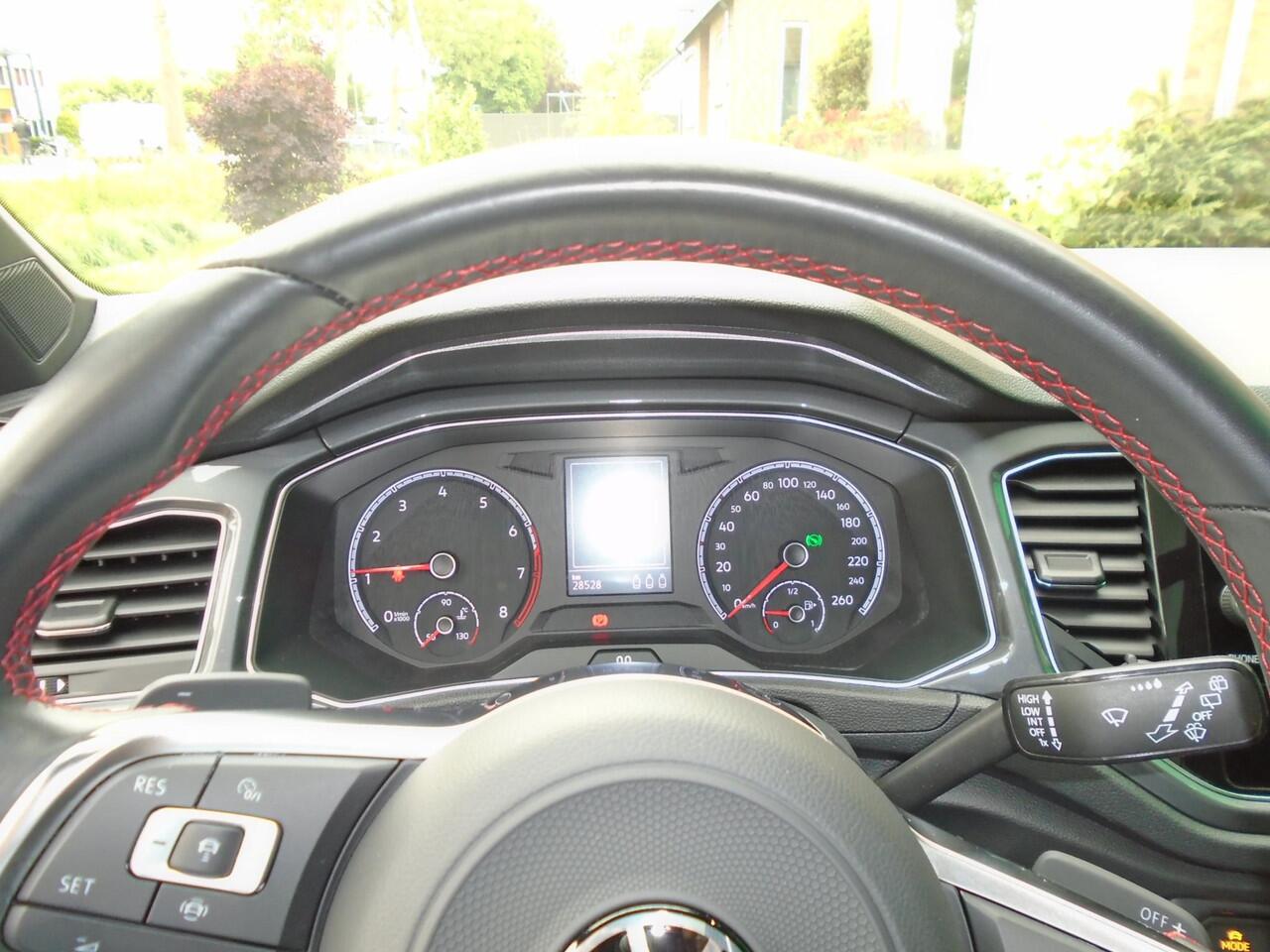 Volkswagen T-Roc 1.5 TSI Sport Business R SKY uitvoering