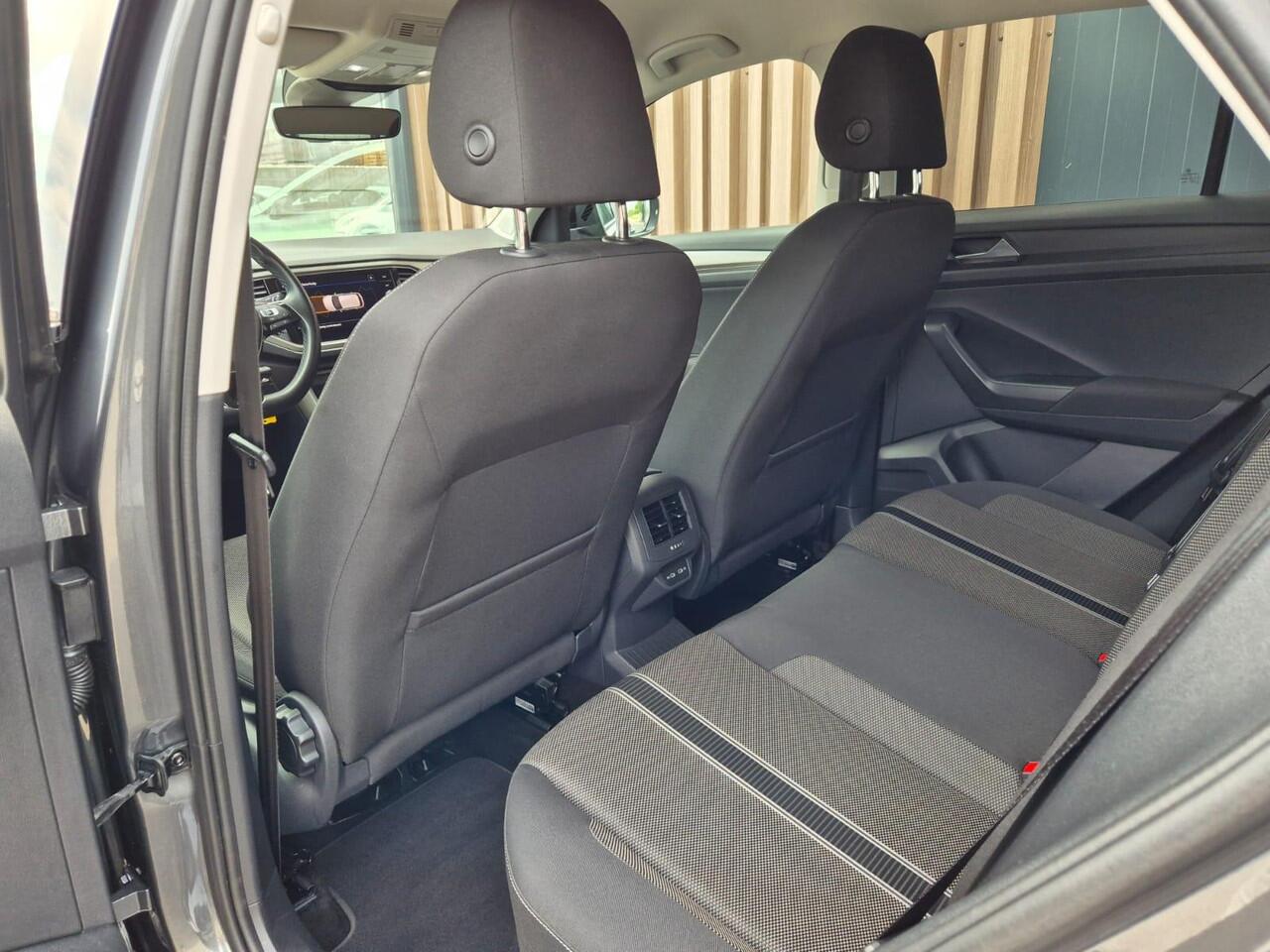 Volkswagen T-Roc 1.0 TSI Style Business | Matrix LED | Trekhaak | BTW | Camera