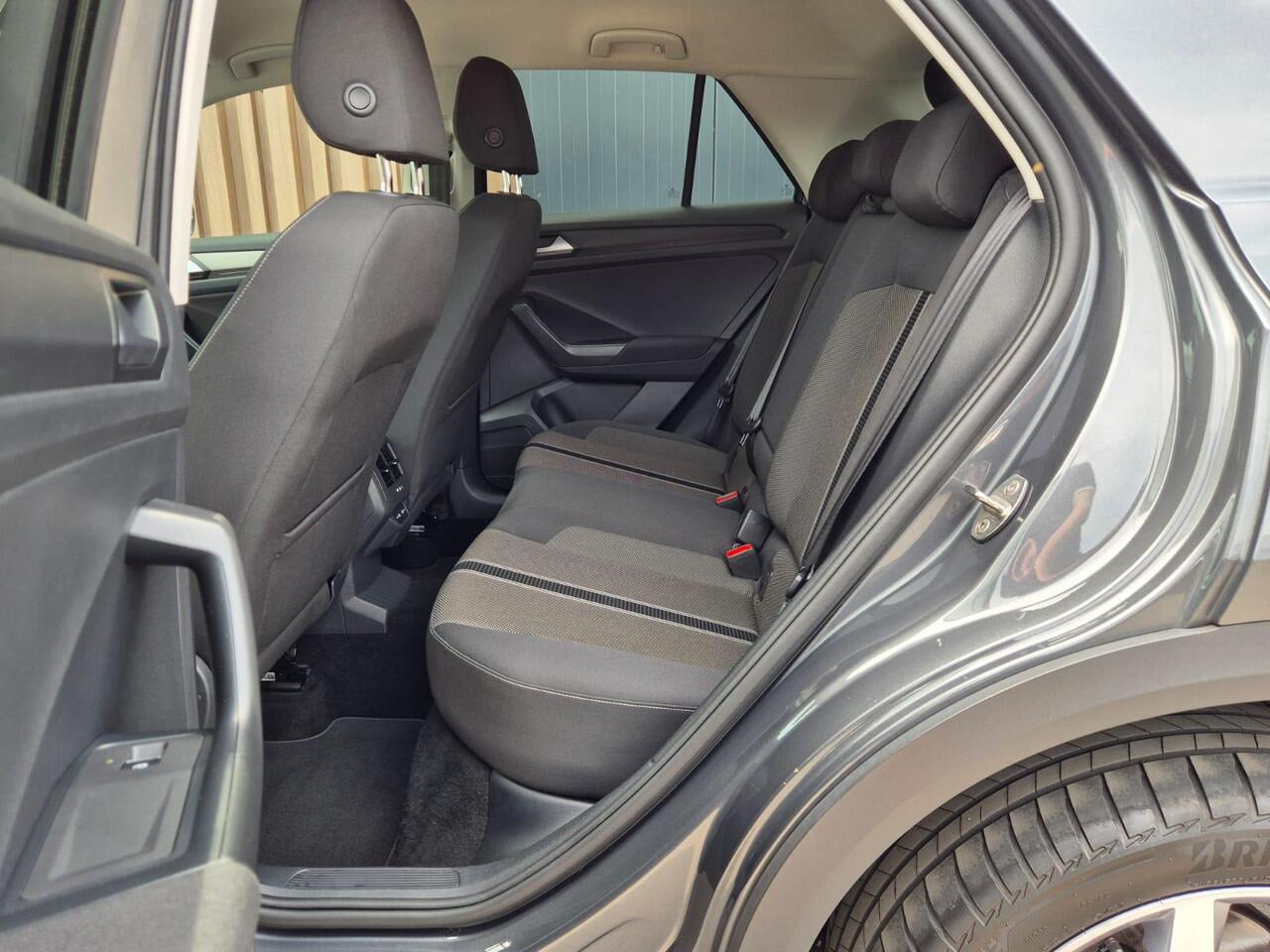 Volkswagen T-Roc 1.0 TSI Style Business | Matrix LED | Trekhaak | BTW | Camera