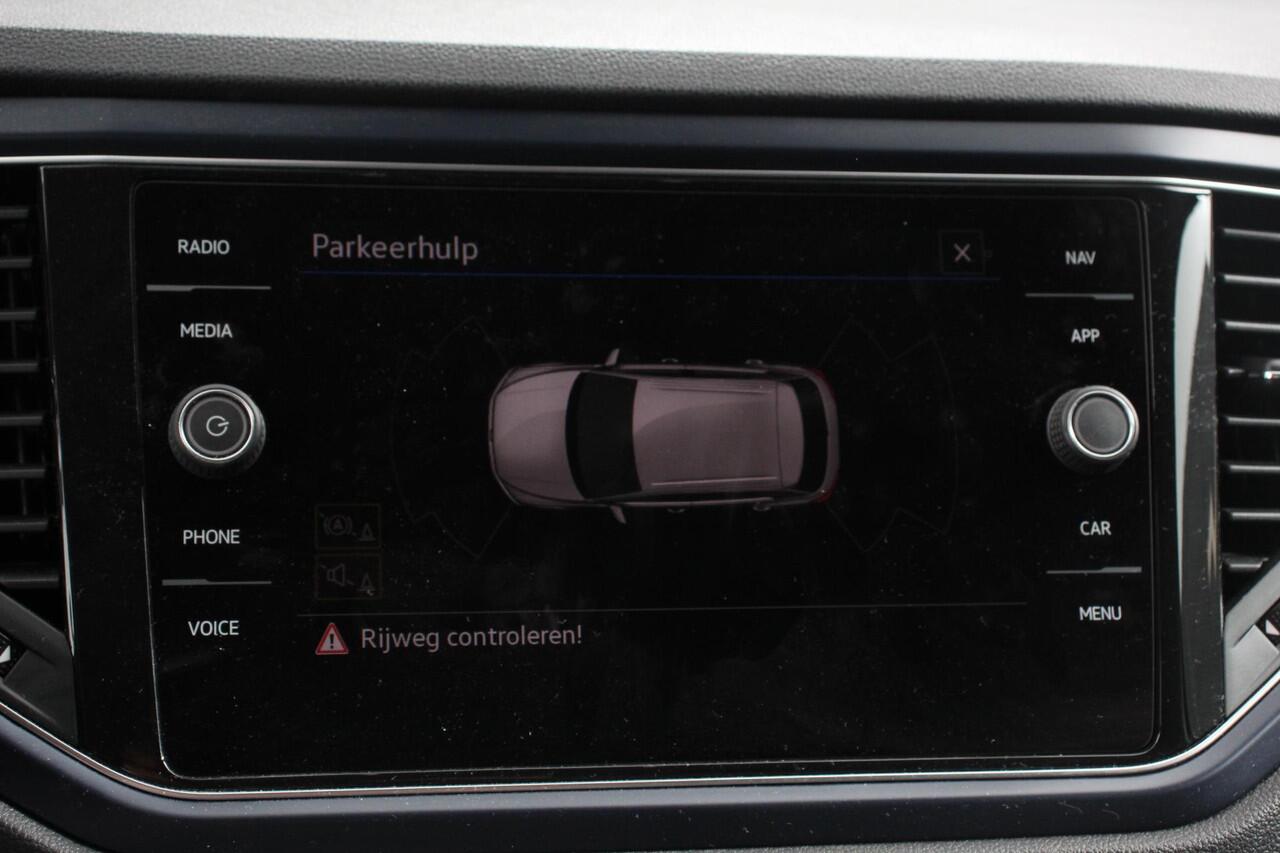 Volkswagen T-Roc 1.5 TSI DSG Active Volkswagen T-Roc 1.5 TSI Active | Navigatie | App Connect | Climate Control | Cruise control Adaptive | PDC VA | App | Winter Pack