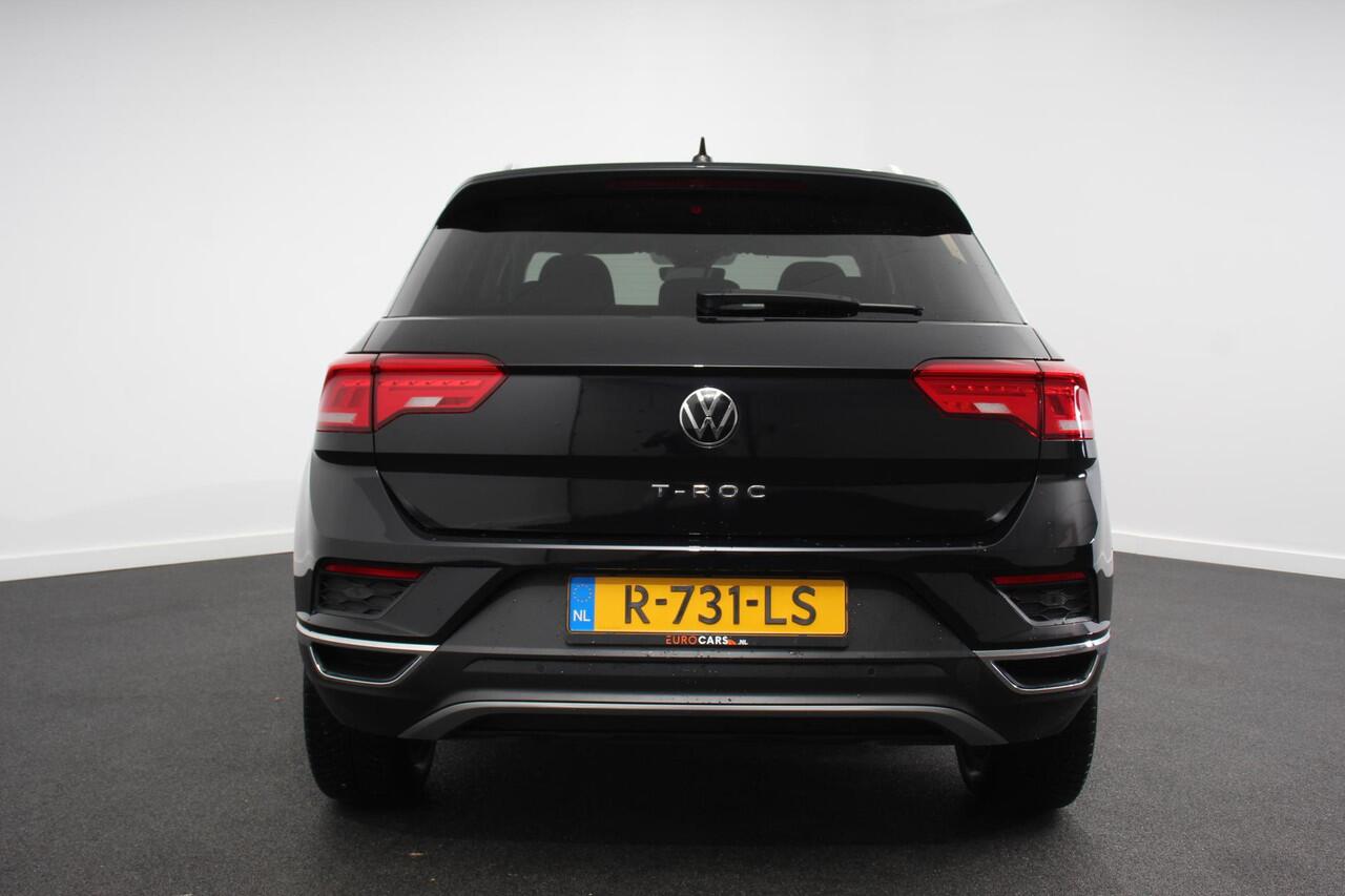 Volkswagen T-Roc 1.5 TSI DSG Active Volkswagen T-Roc 1.5 TSI Active | Navigatie | App Connect | Climate Control | Cruise control Adaptive | PDC VA | App | Winter Pack