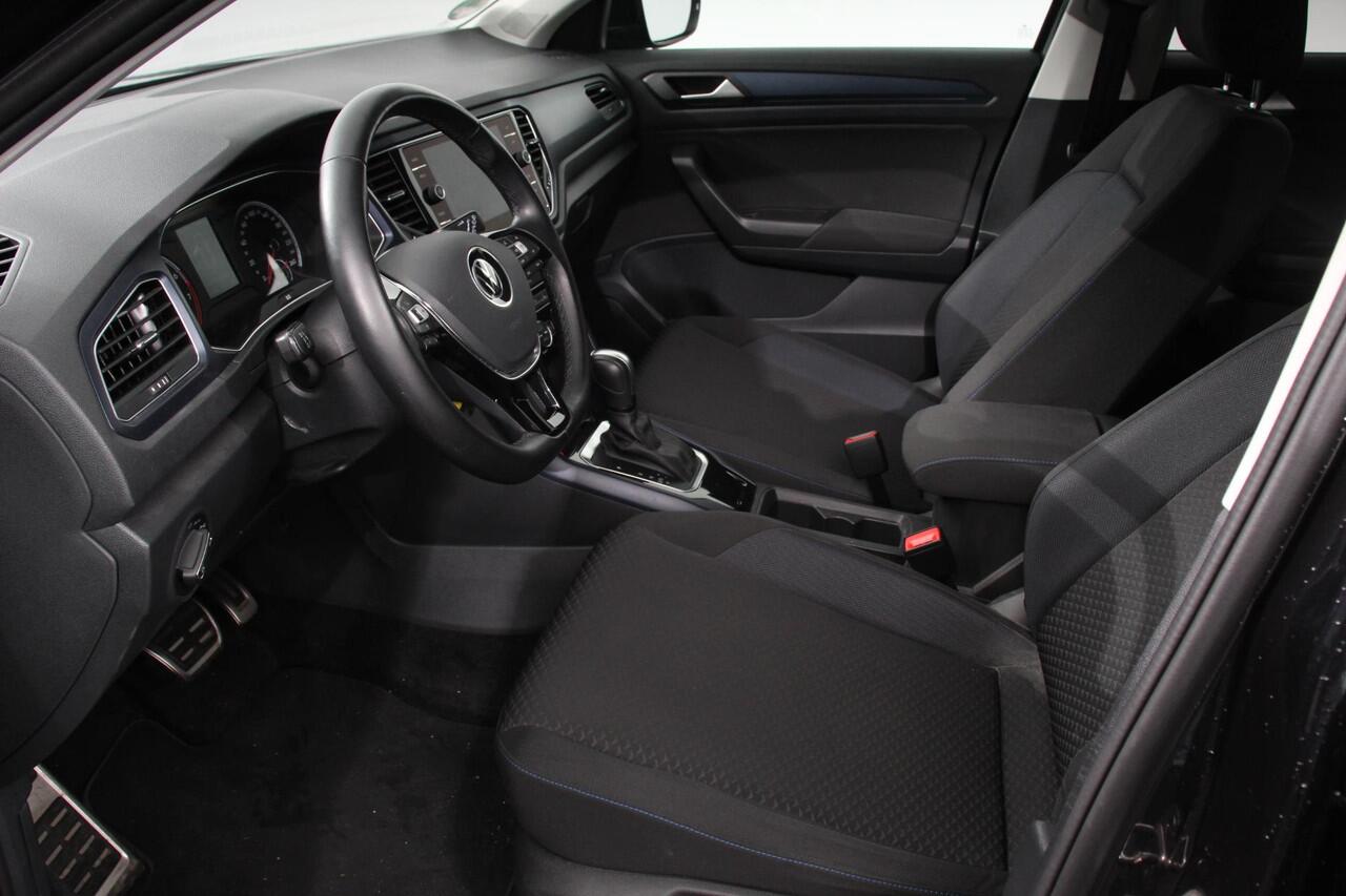 Volkswagen T-Roc 1.5 TSI DSG Active Volkswagen T-Roc 1.5 TSI Active | Navigatie | App Connect | Climate Control | Cruise control Adaptive | PDC VA | App | Winter Pack