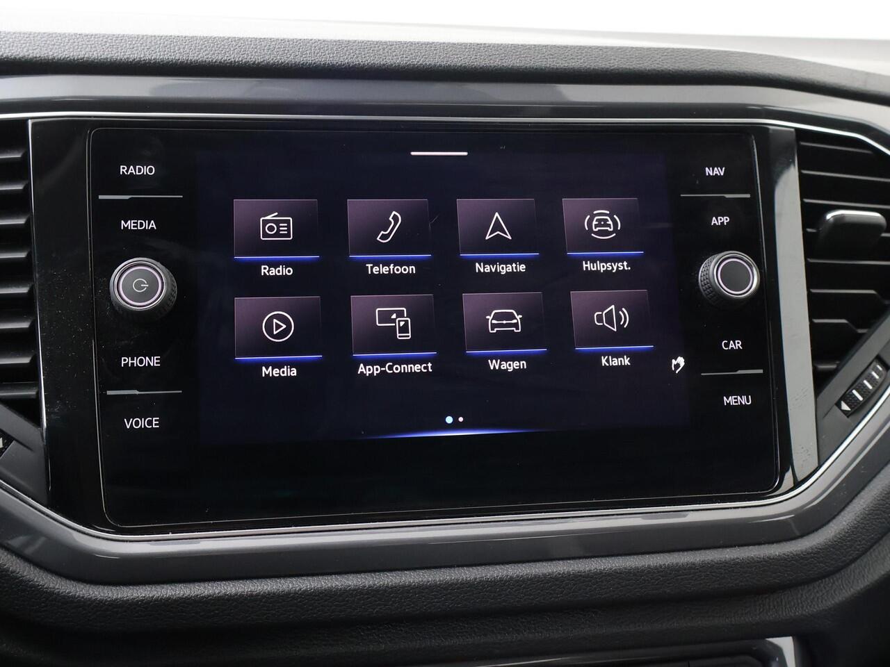 Volkswagen T-Roc 1.5 TSI Sport | 150 PK | Automaat | Trekhaak | Navigatiesysteem |