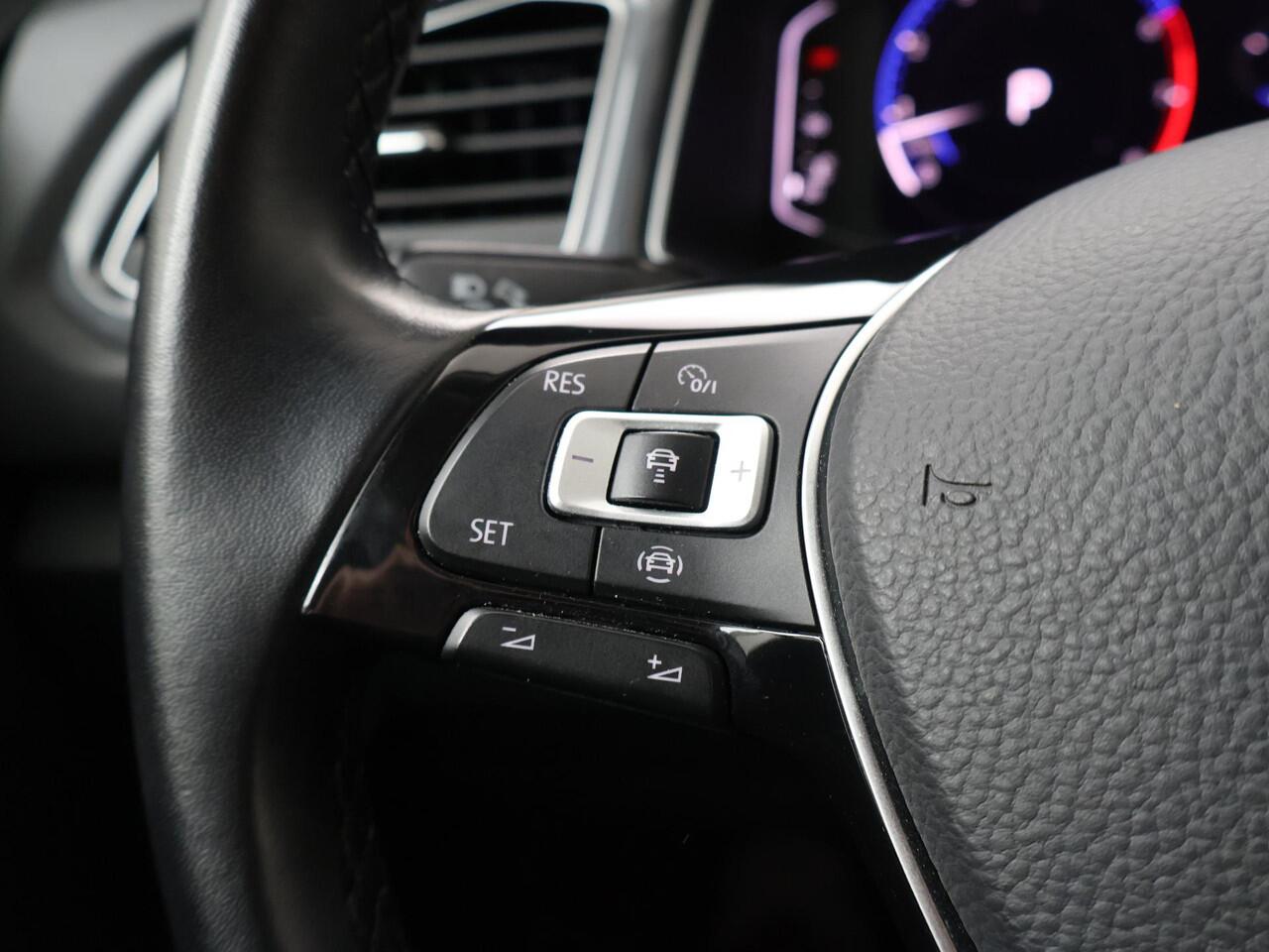 Volkswagen T-Roc 1.5 TSI Sport | 150 PK | Automaat | Trekhaak | Navigatiesysteem |