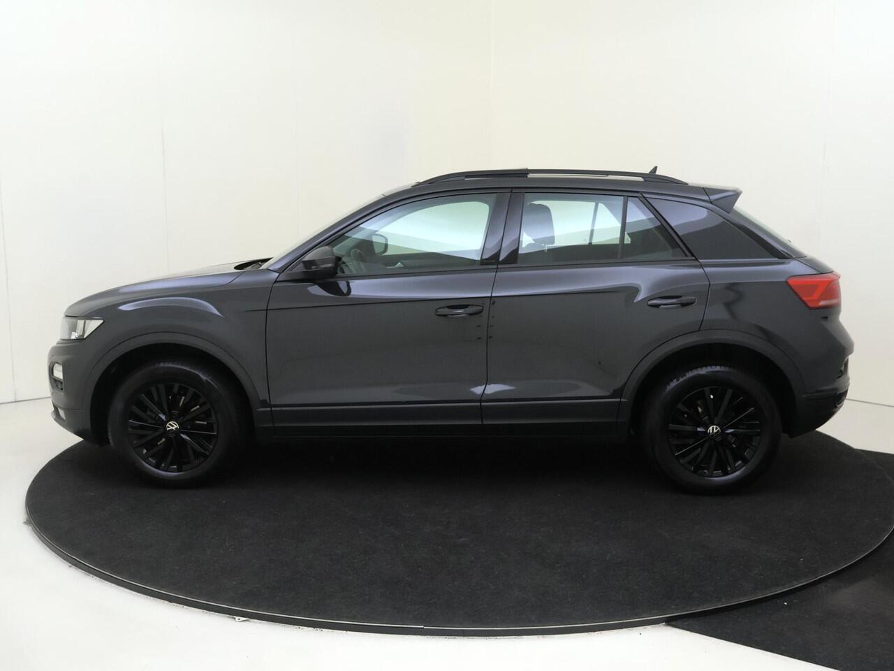 Volkswagen T-Roc 1.0 TSI Style | Panoramadak | Trekhaak | Navigatie | Digital cockpit Pro | Adaptieve cruise control | Parkeersensoren | Elektrische achterklep |