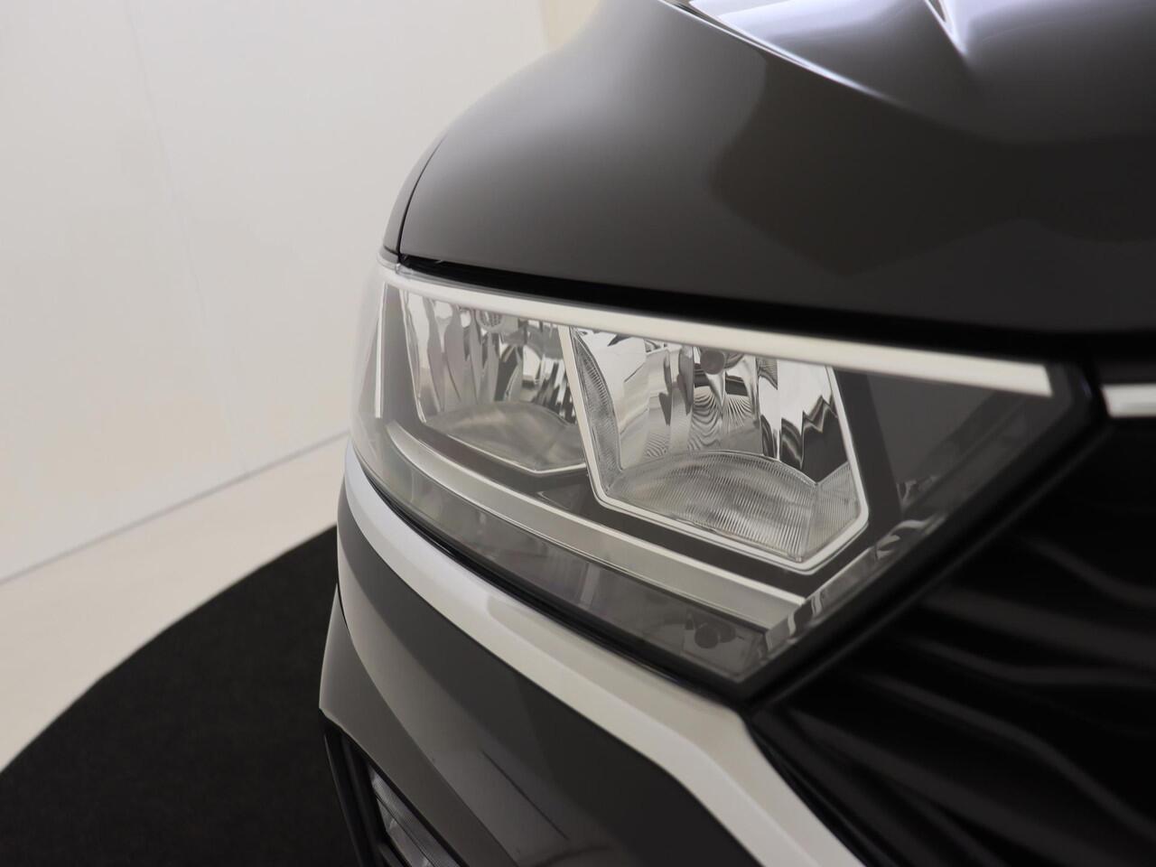 Volkswagen T-Roc 1.0 TSI Style | Achteruitrijcamera | Navigatie | Adaptieve cruise control | CarPlay | Draadloze telefoonlader | Parkeersensoren |