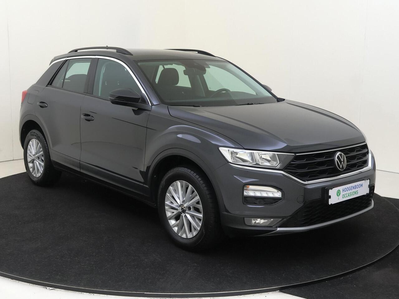 Volkswagen T-Roc 1.0 TSI Style | Achteruitrijcamera | Navigatie | Adaptieve cruise control | CarPlay | Draadloze telefoonlader | Parkeersensoren |
