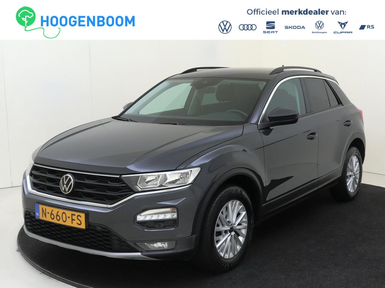 Volkswagen T-Roc 1.0 TSI Style | Navigatie | Parkeersensoren | CarPlay | Draadloze telefoonlader | Airco | Adaptieve cruise control |