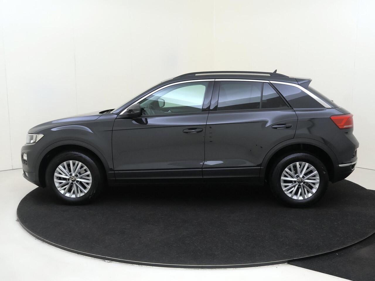 Volkswagen T-Roc 1.0 TSI Style | Navigatie | Parkeersensoren | CarPlay | Draadloze telefoonlader | Airco | Adaptieve cruise control |