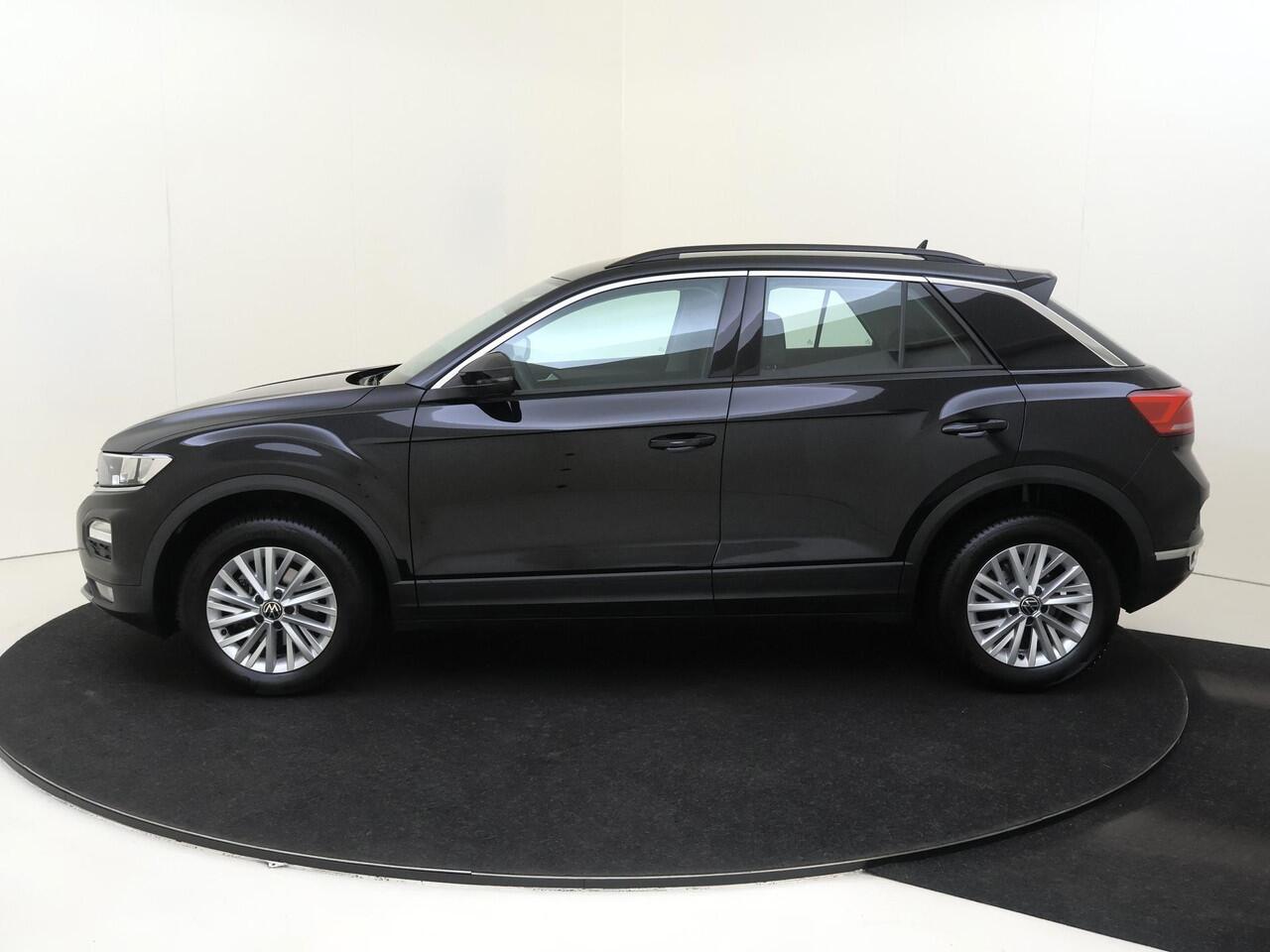 Volkswagen T-Roc 1.5 TSI Style | Trekhaak | Achteruitrijcamera | Parkeersensoren | Adaptieve cruise control | CarPlay | Navigatie | Draadloze telefoonlader |