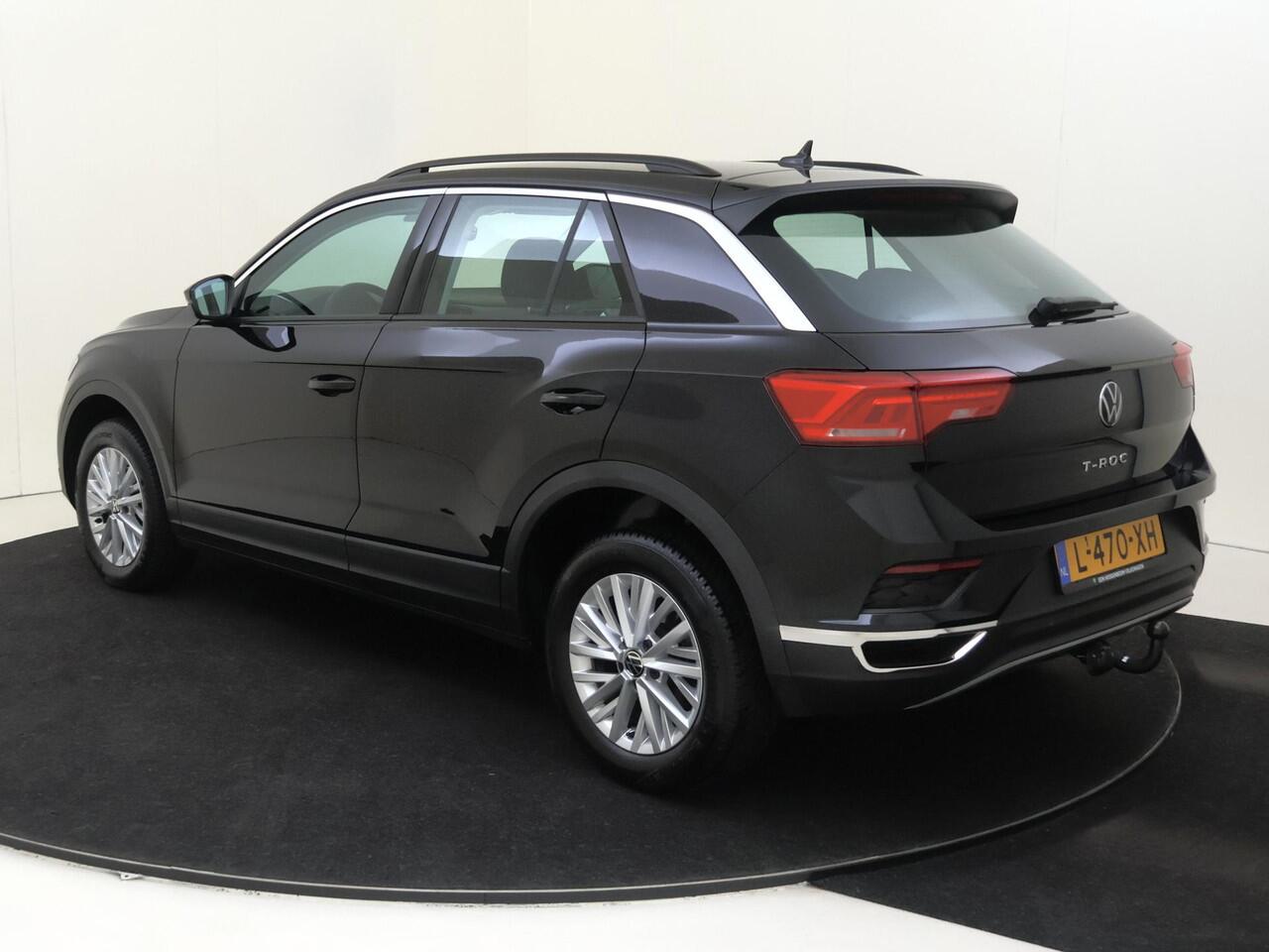 Volkswagen T-Roc 1.5 TSI Style | Trekhaak | Achteruitrijcamera | Parkeersensoren | Adaptieve cruise control | CarPlay | Navigatie | Draadloze telefoonlader |
