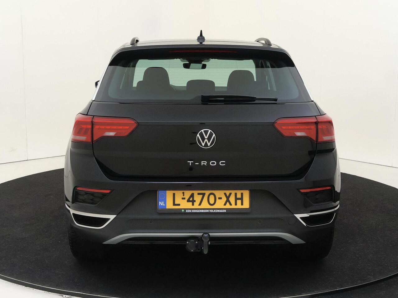Volkswagen T-Roc 1.5 TSI Style | Trekhaak | Achteruitrijcamera | Parkeersensoren | Adaptieve cruise control | CarPlay | Navigatie | Draadloze telefoonlader |