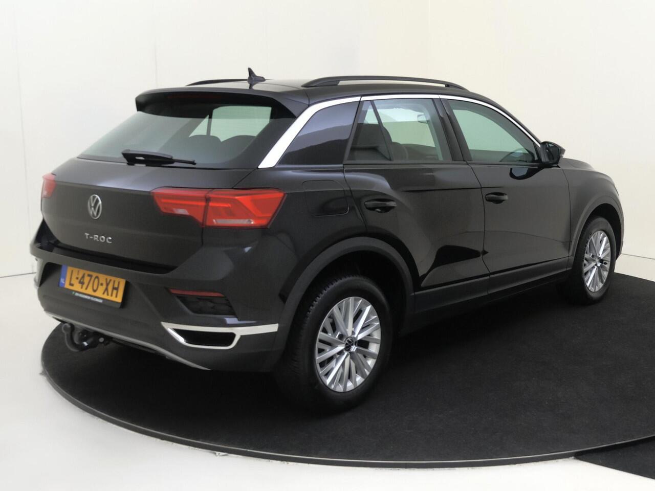 Volkswagen T-Roc 1.5 TSI Style | Trekhaak | Achteruitrijcamera | Parkeersensoren | Adaptieve cruise control | CarPlay | Navigatie | Draadloze telefoonlader |