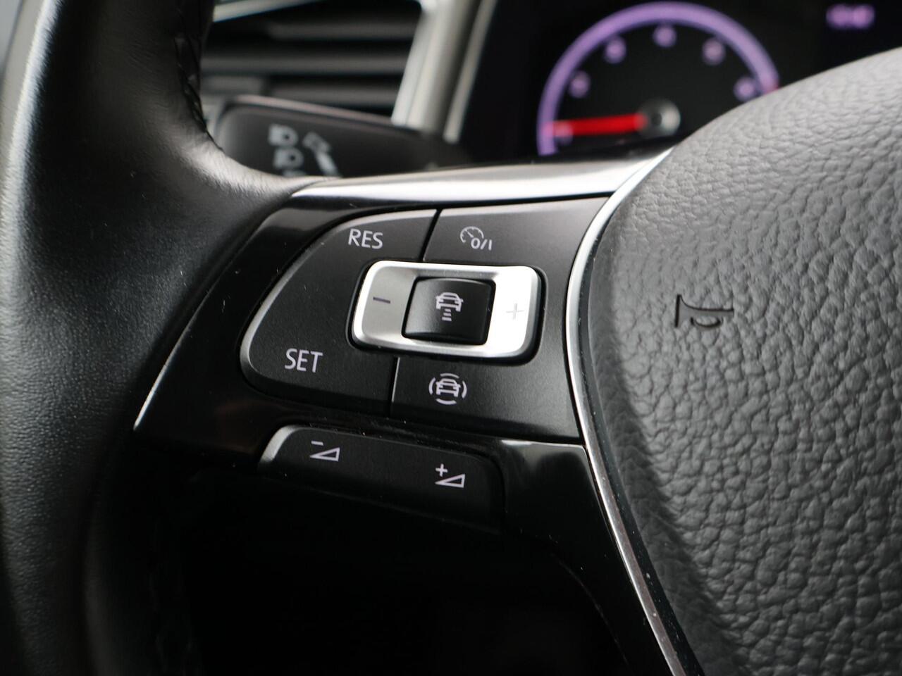 Volkswagen T-Roc 1.0 TSI Style | 110 PK | Panoramadak | Climate control | Achteruitrijcamera |