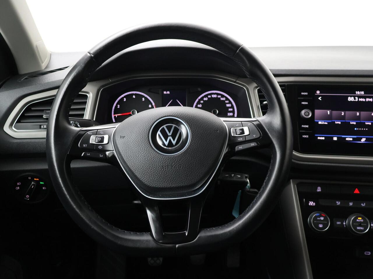 Volkswagen T-Roc 1.0 TSI Style | 110 PK | Panoramadak | Climate control | Achteruitrijcamera |